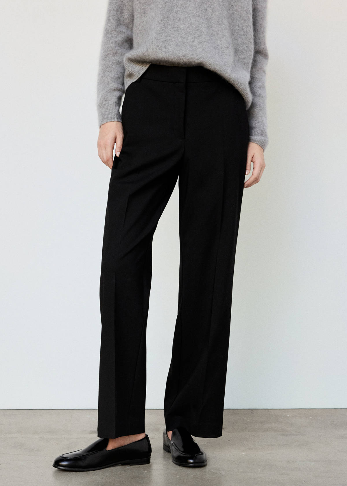 Straight mid-rise trousers — Black