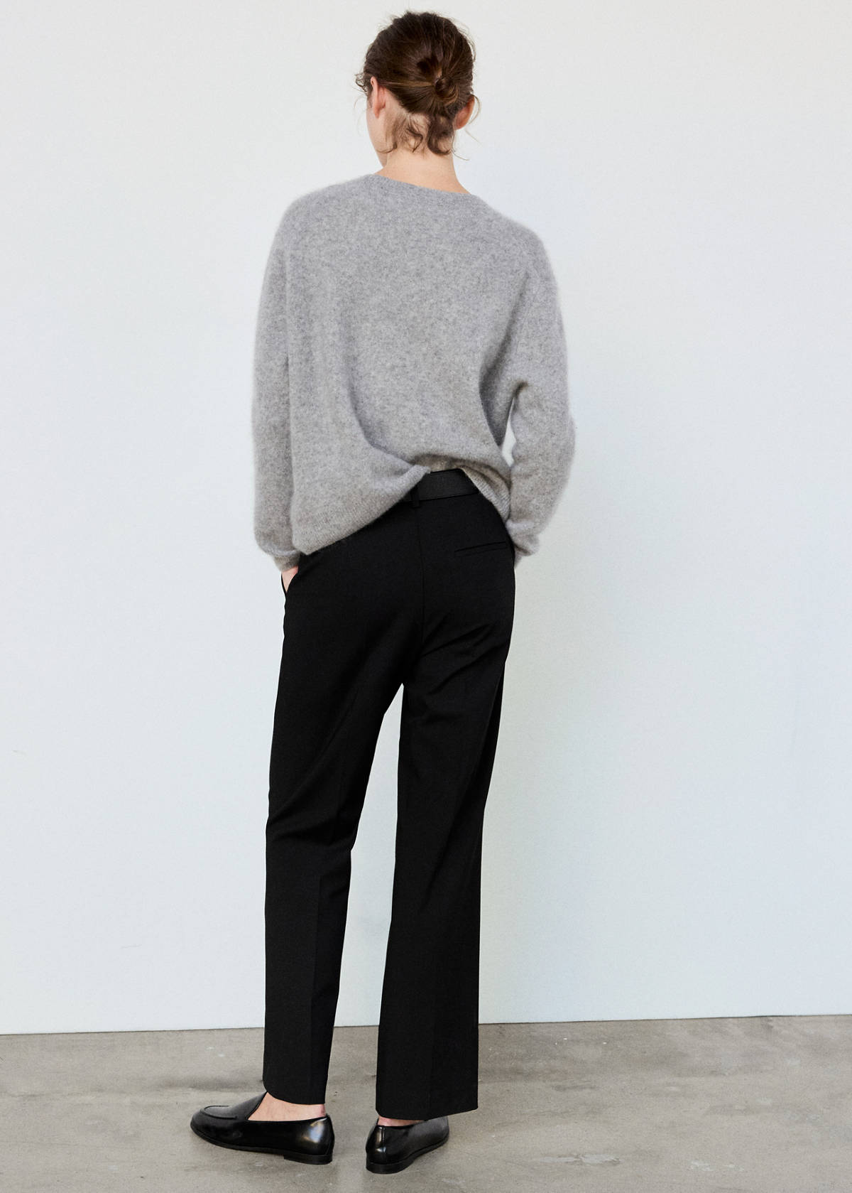 Straight mid-rise trousers — Black