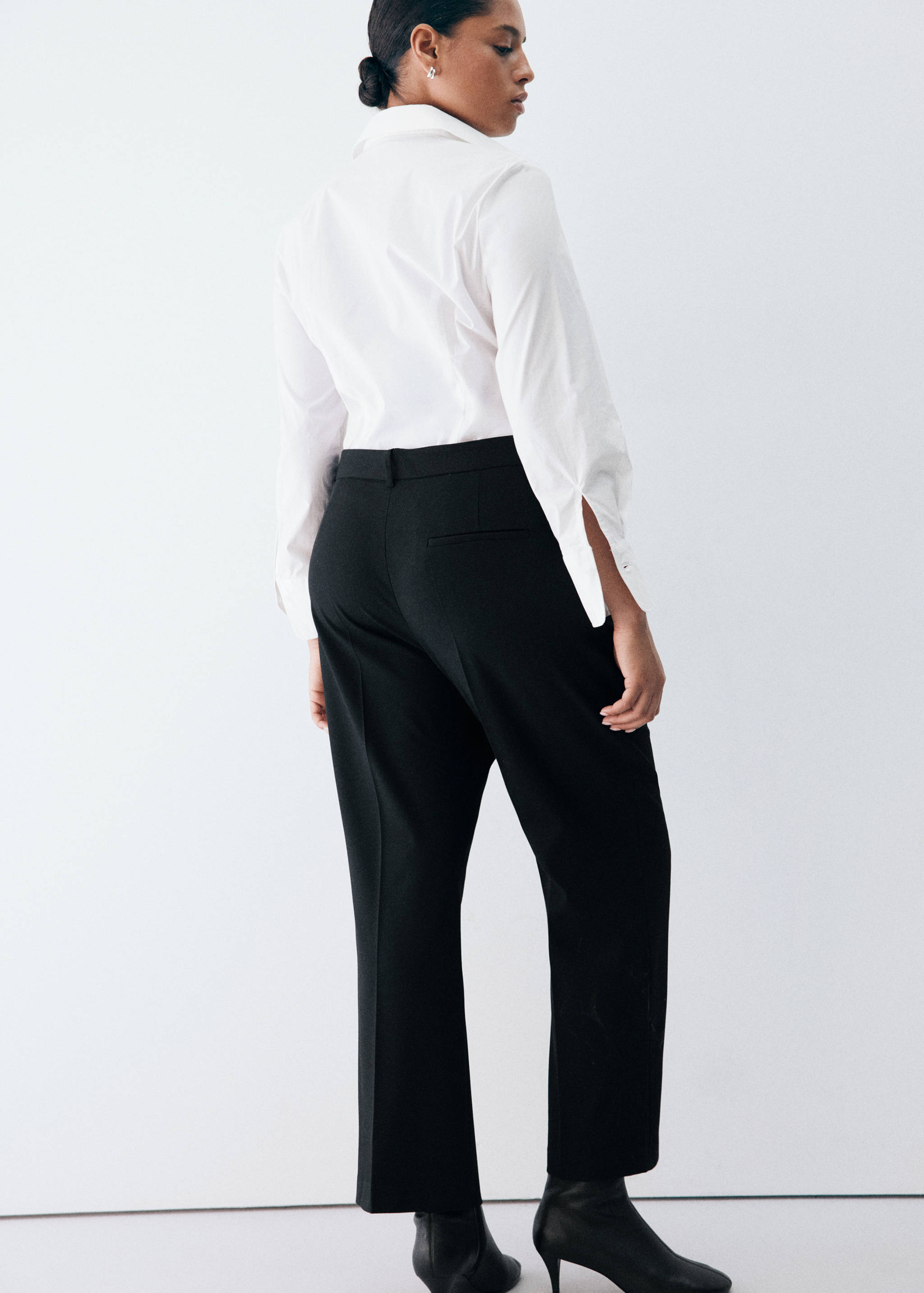 Straight mid-rise trousers - Details of the article 4