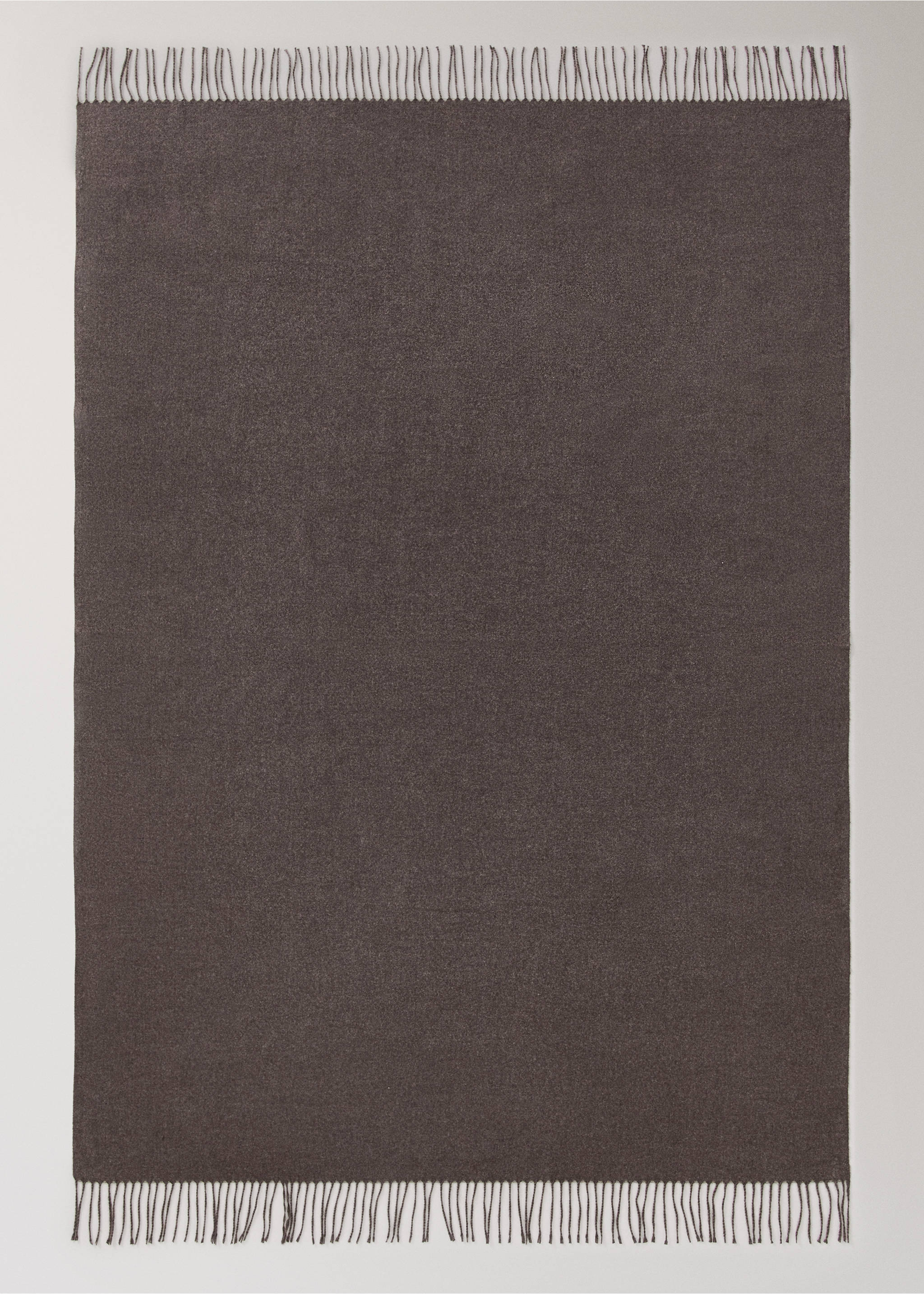 Fringed-edge blanket - Details of the article 3, Brown. Ref: 37054437-00.