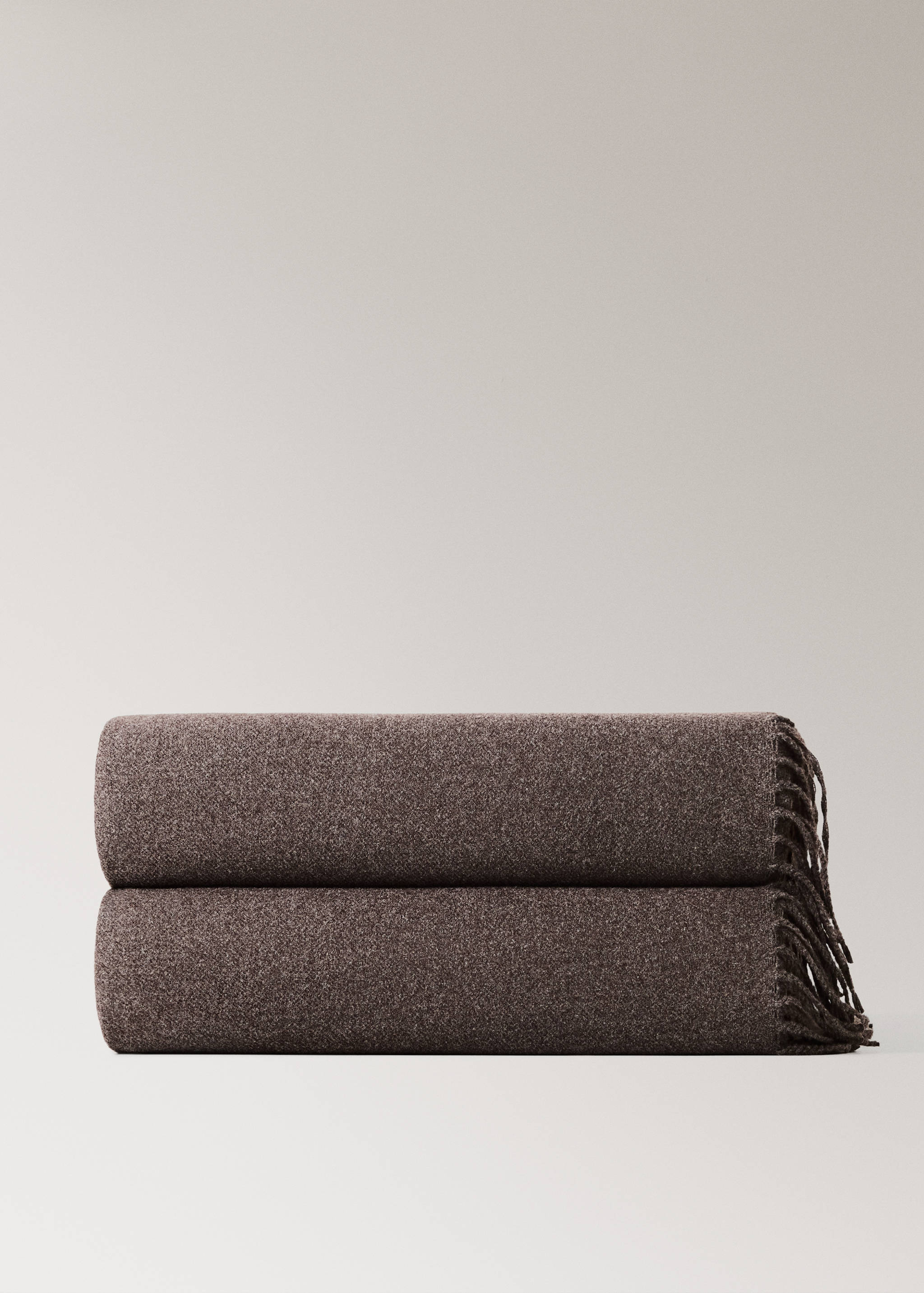 Fringed-edge blanket - Article without model