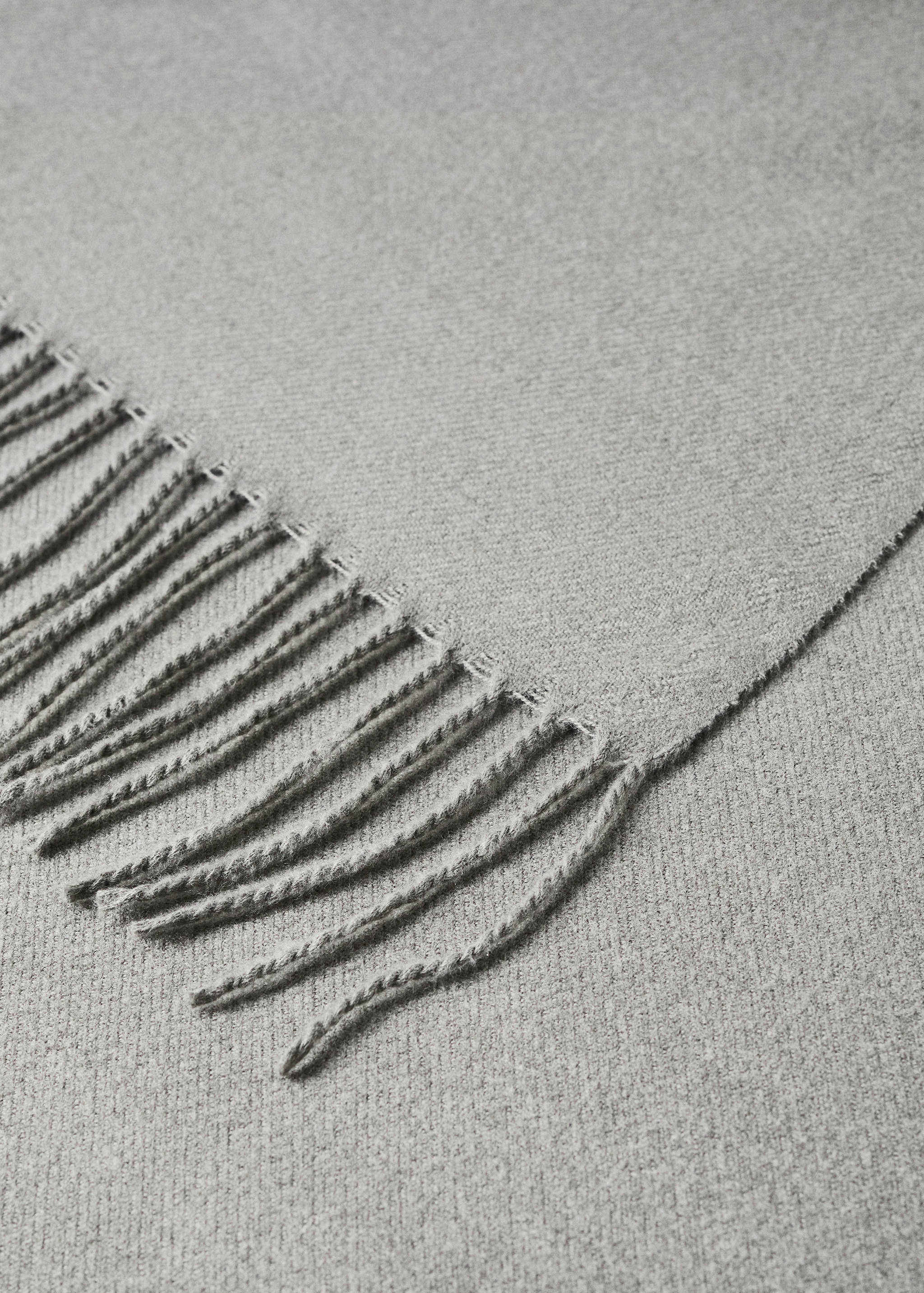 Fringed-edge blanket - Details of the article 2