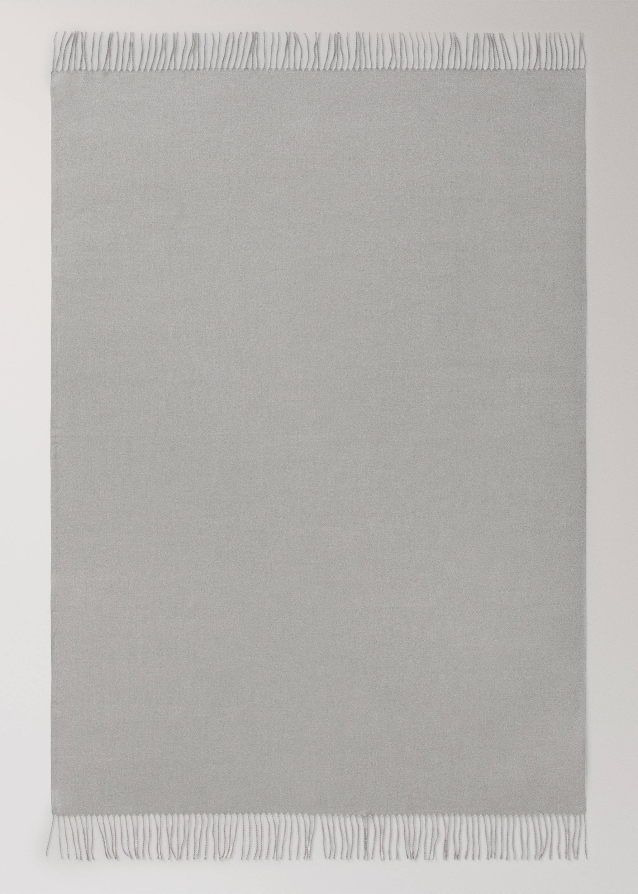 Fringed-edge blanket - Details of the article 3, Grey. Ref: 37054437-00.