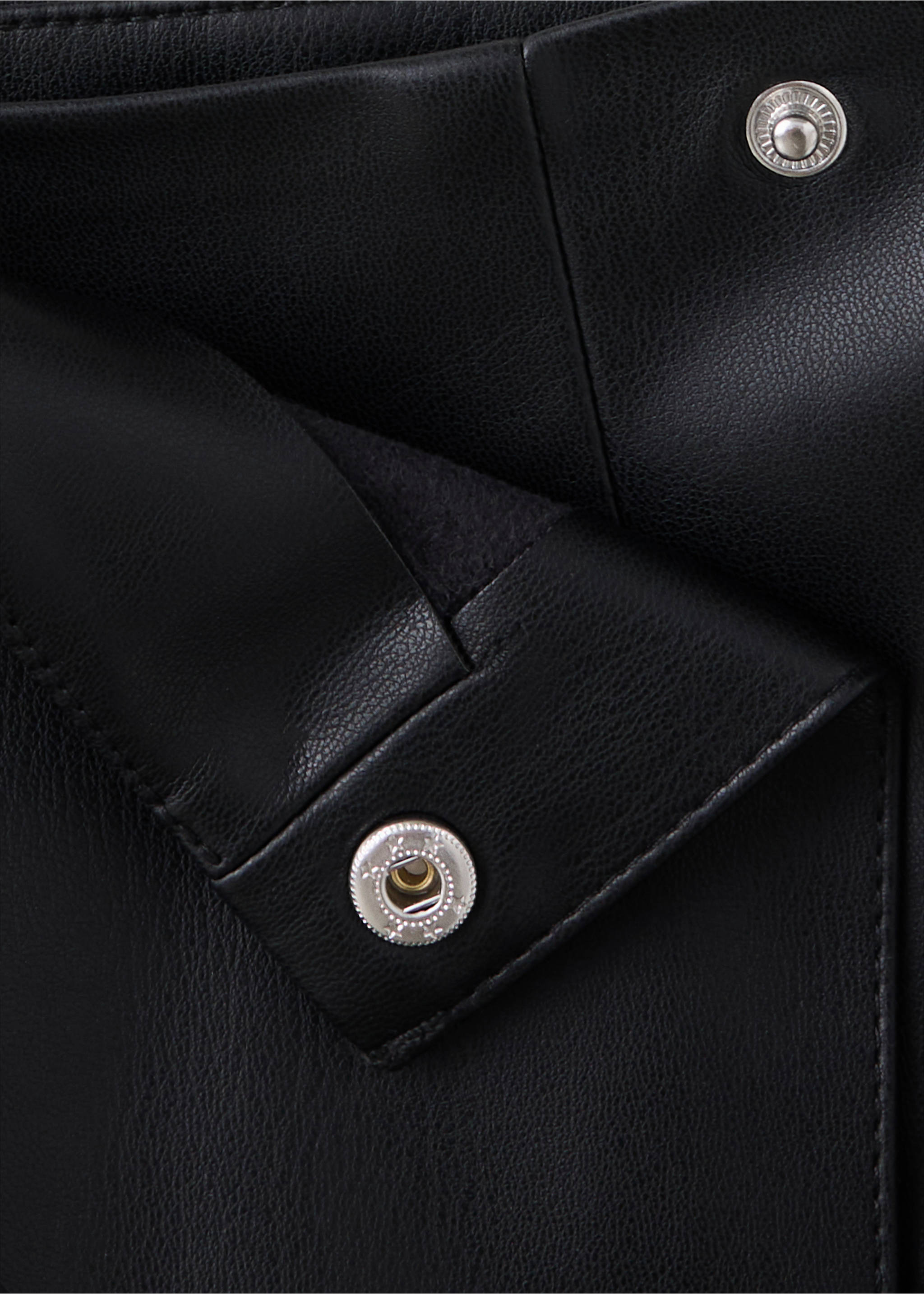 Faux-leather shorts - Details of the article 8, Black. Ref: 37054443-00.