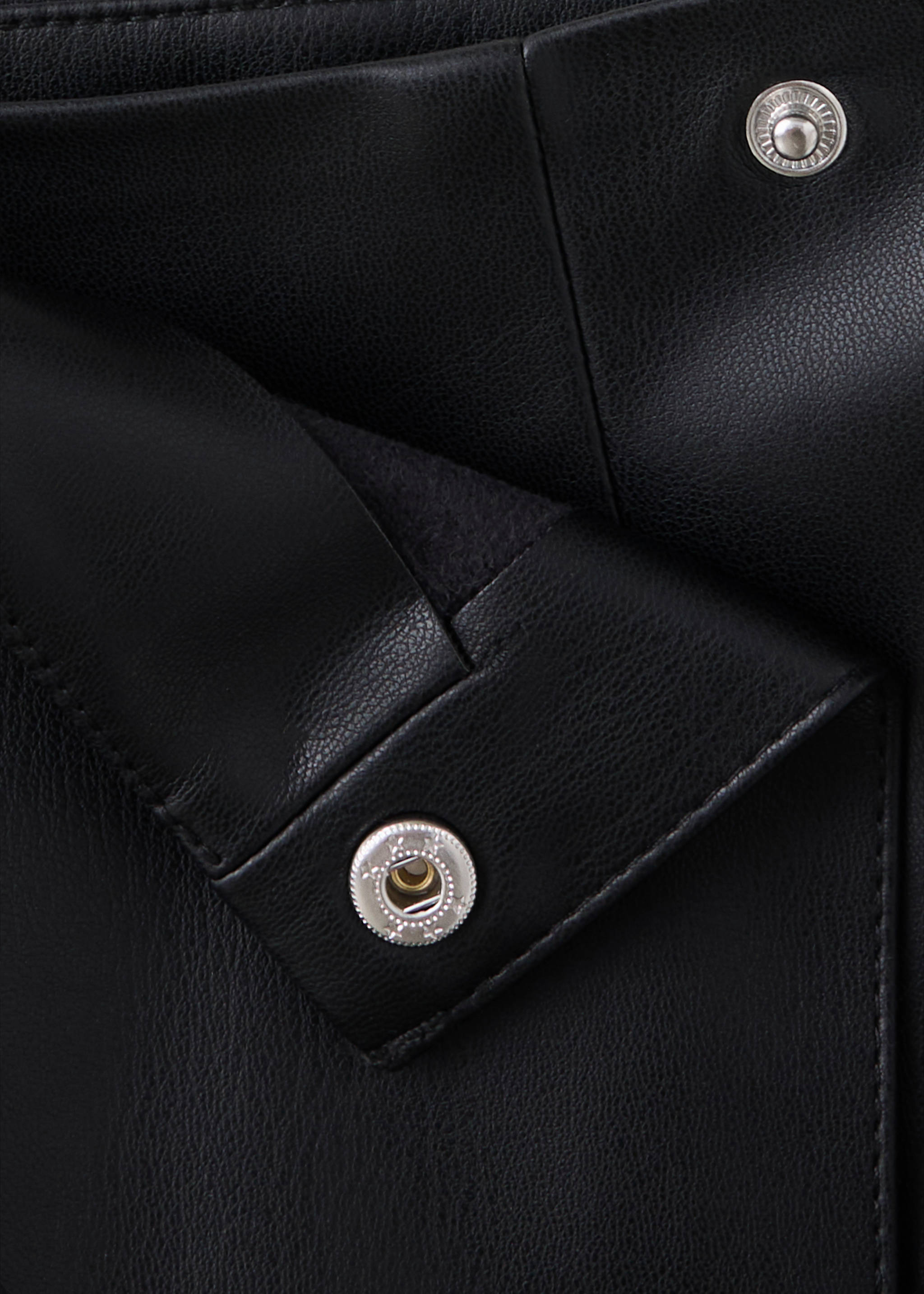 Faux-leather shorts - Details of the article 8