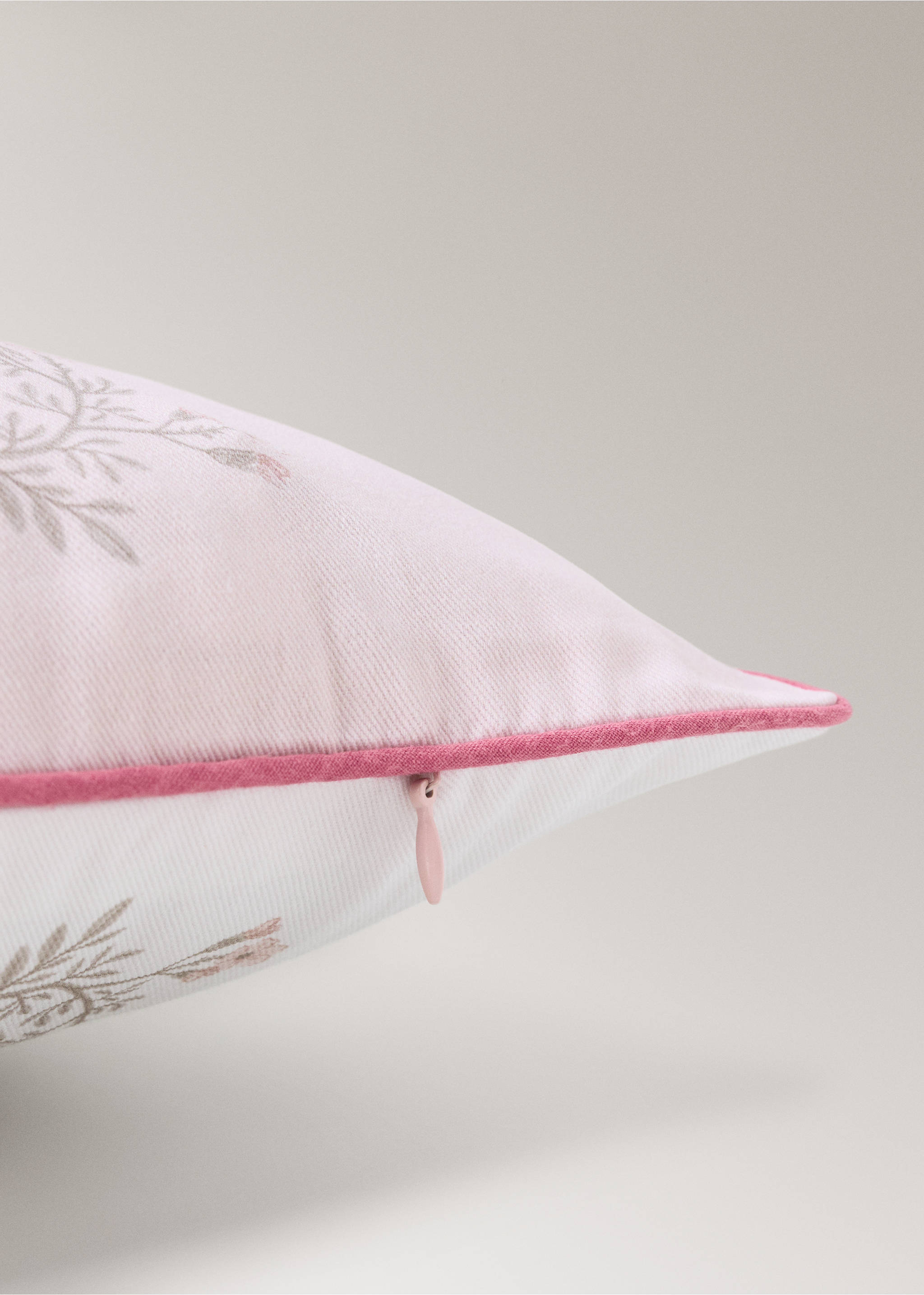 Fantasy print cushion cover, vibrant contrast colours 30x50 cm - Details of the article 2, Nude. Ref: 37054453-00.
