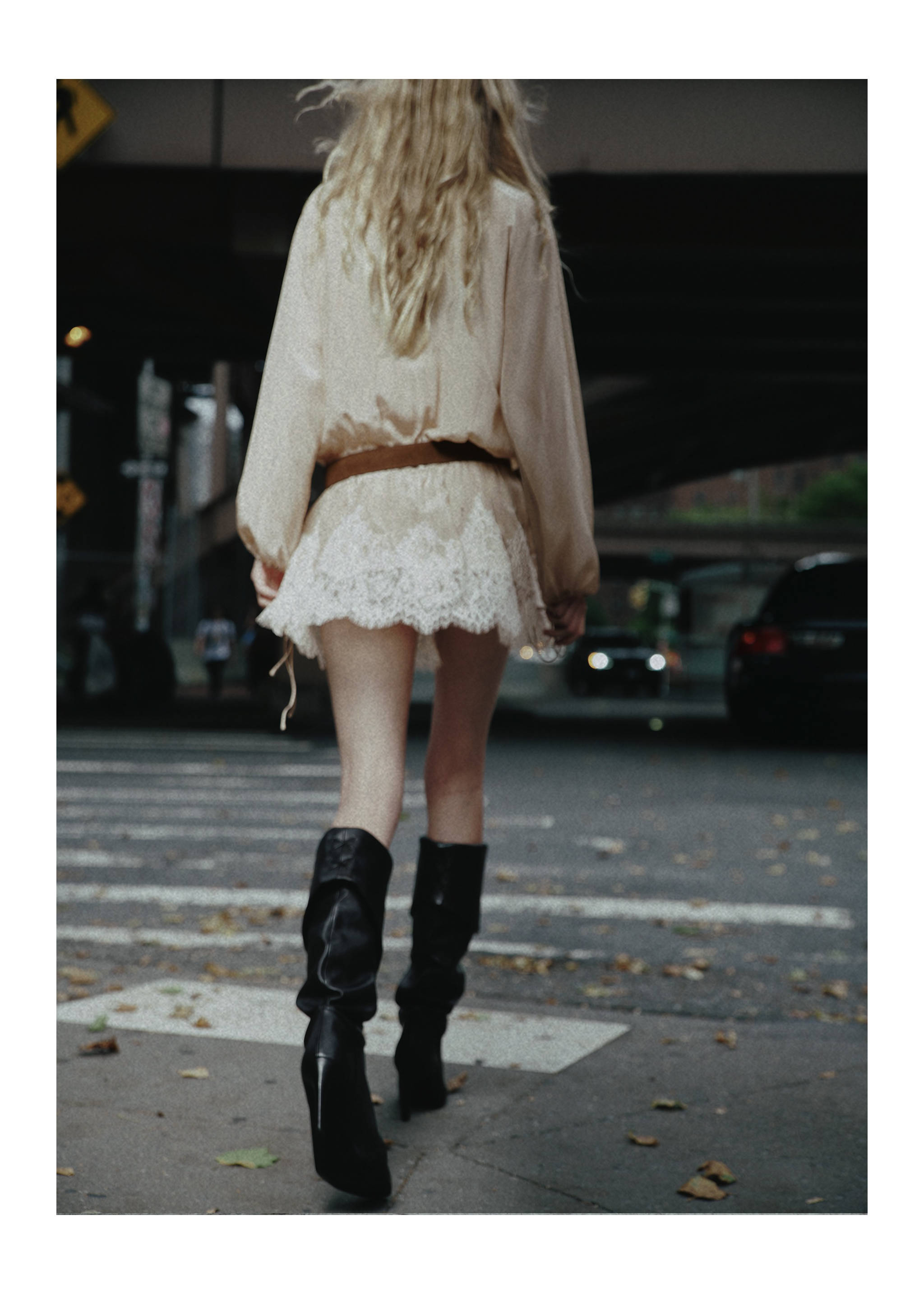 Robe courte dentelle - Verso de l’article, Beige. Ref: 37054466-00.