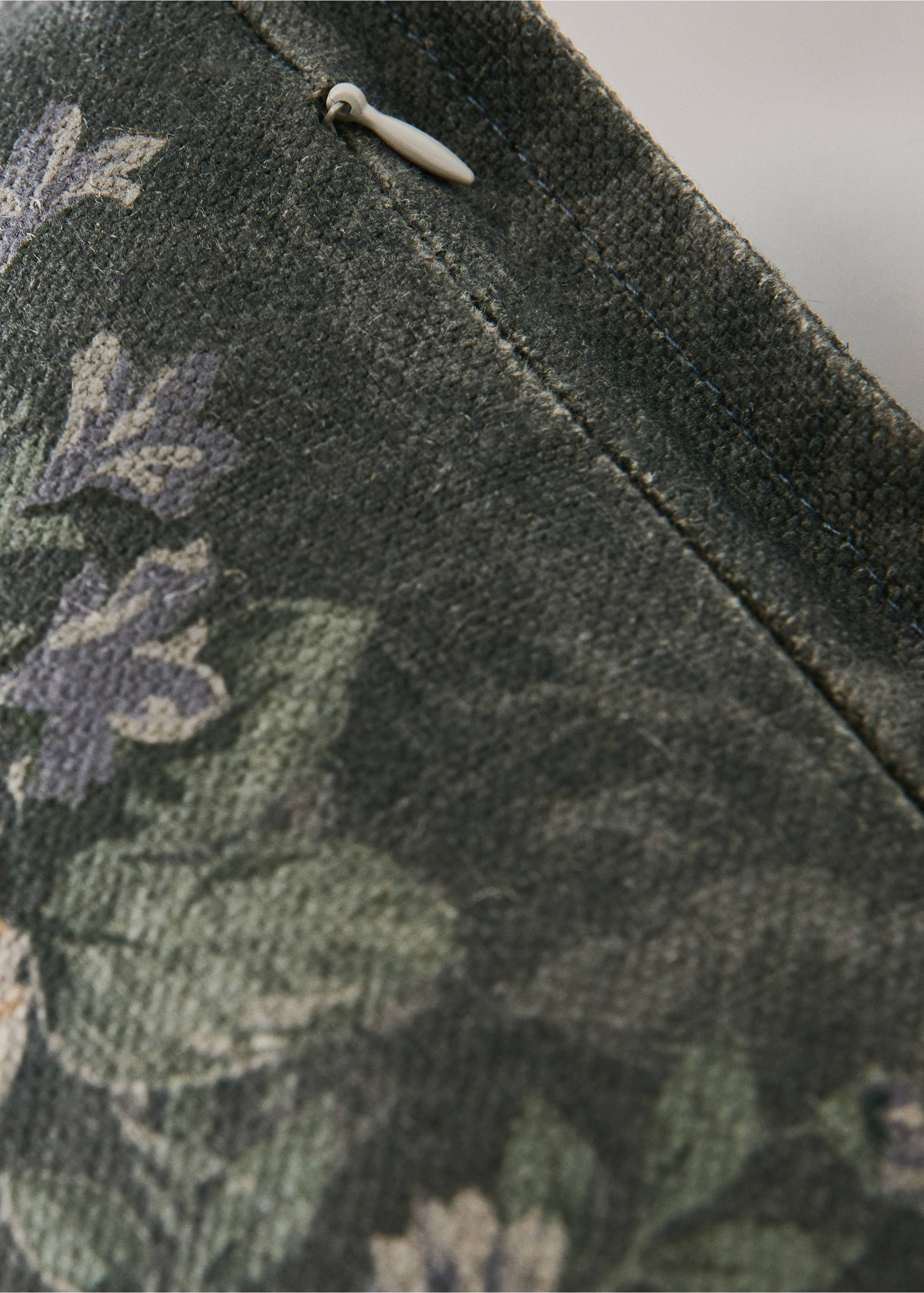 Floral cotton cushion cover 40x60 cm - Details of the article 2, Grey. Ref: 37054469-00.