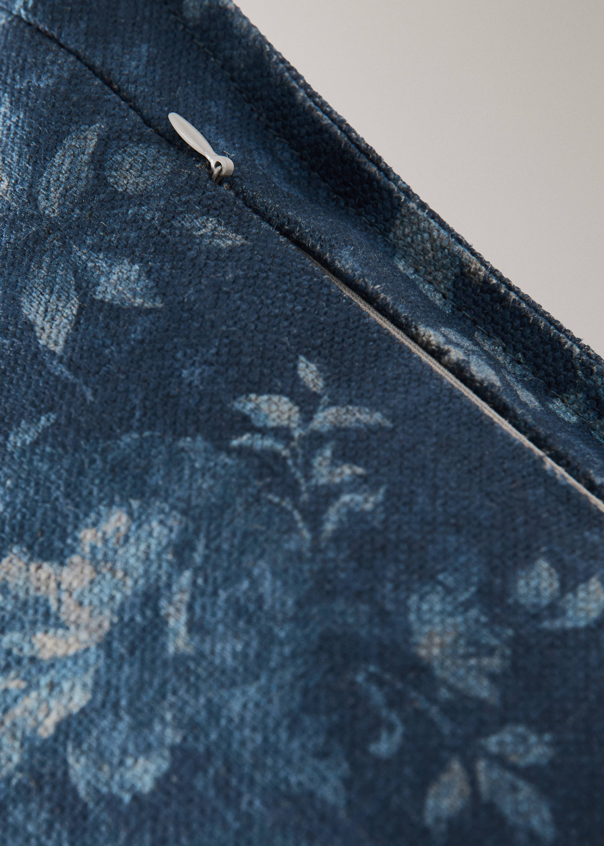 Floral print cushion cover 40x60 cm - Details of the article 2