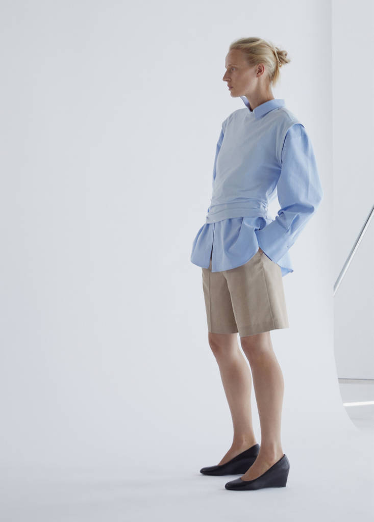 Straight-fit high-waist bermuda shorts — Beige