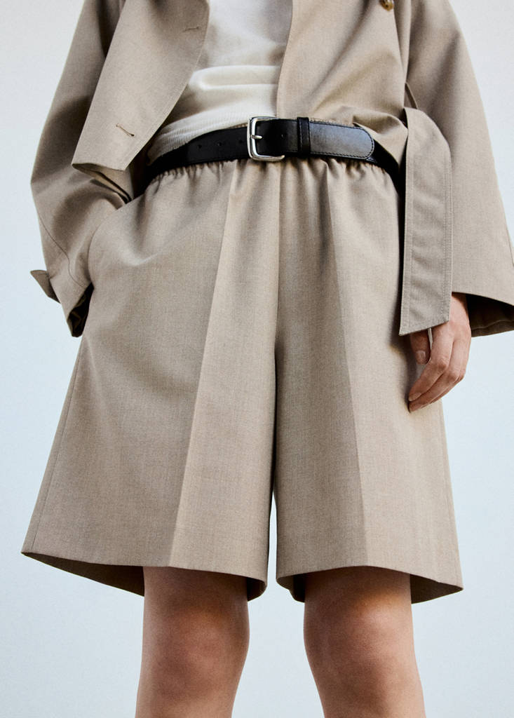 Straight-fit high-waist bermuda shorts — Beige