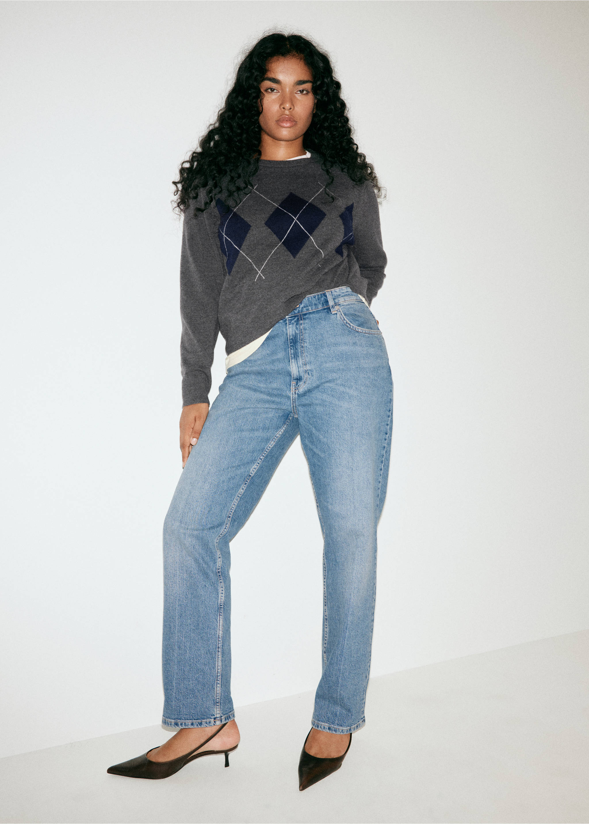High waist straight jeans - Details of the article 5, Medium Blue. Ref: 37054780-00.