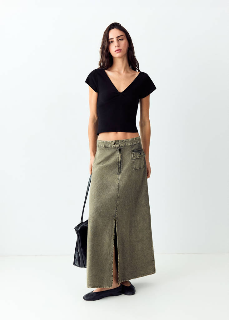 V-neck knit top — Black