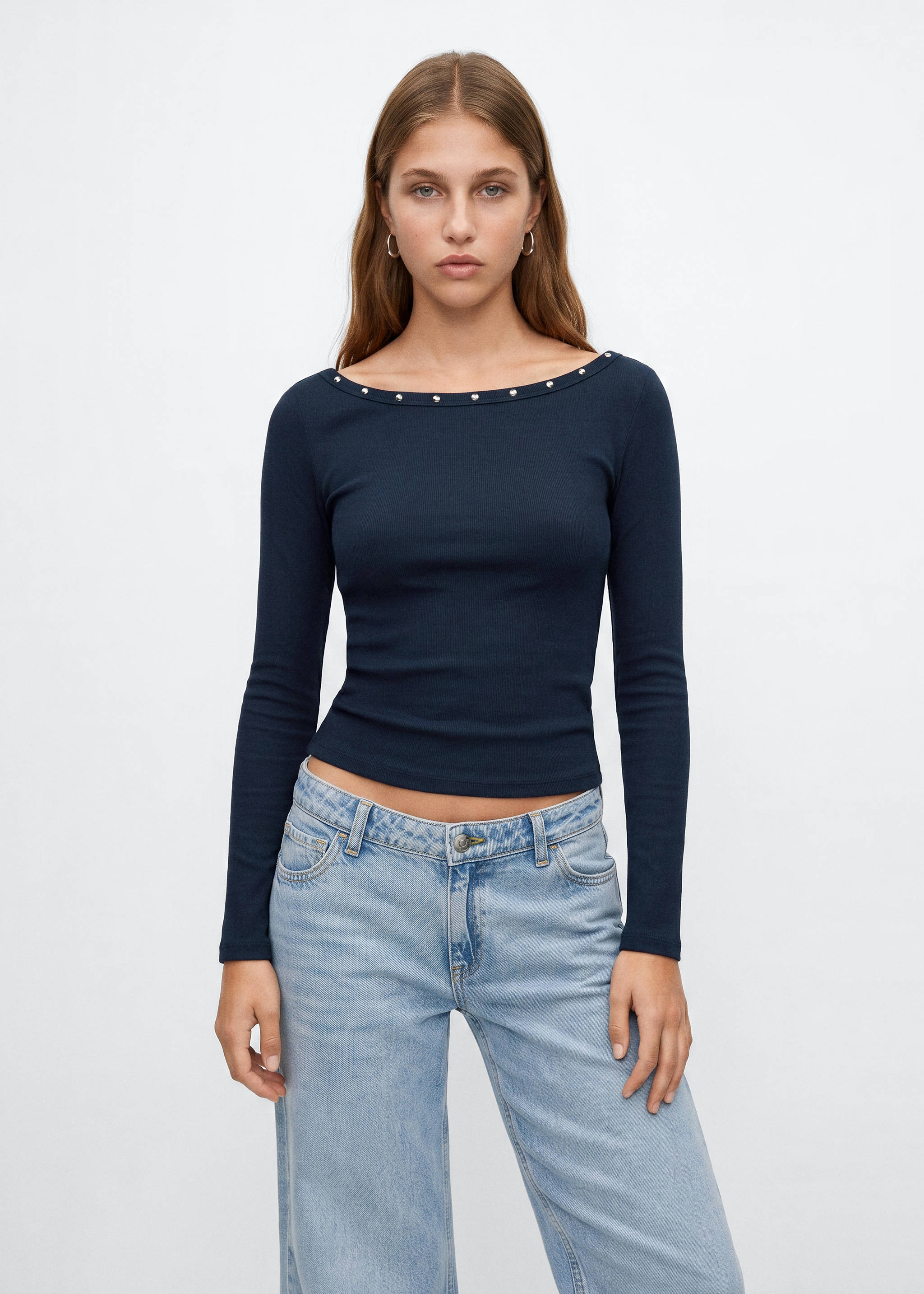T-shirt col bateau à clous - Plan moyen