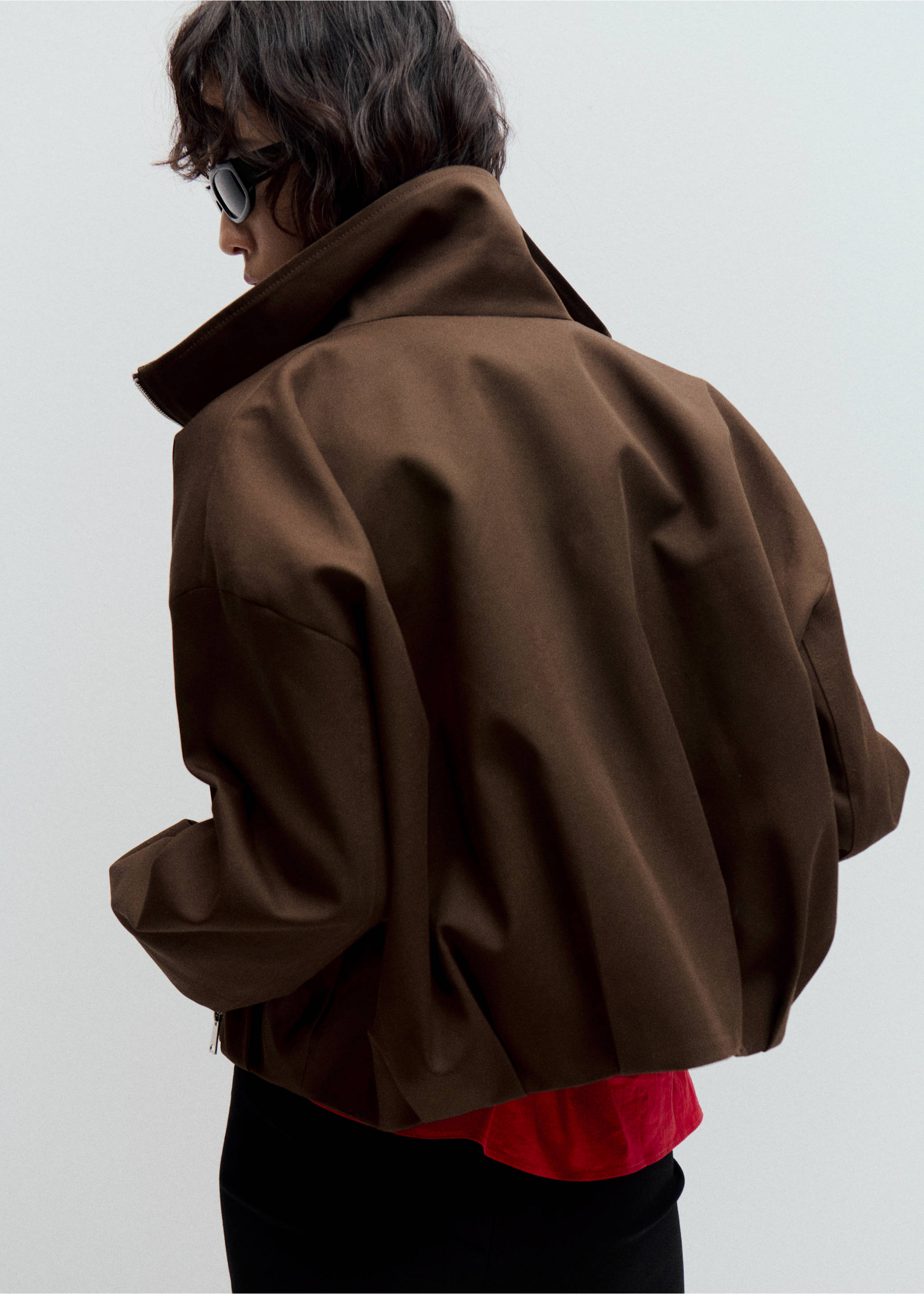 Oversized funnel-neck jacket - Reverse of the article, Chocolate. Ref: 37054787-01.