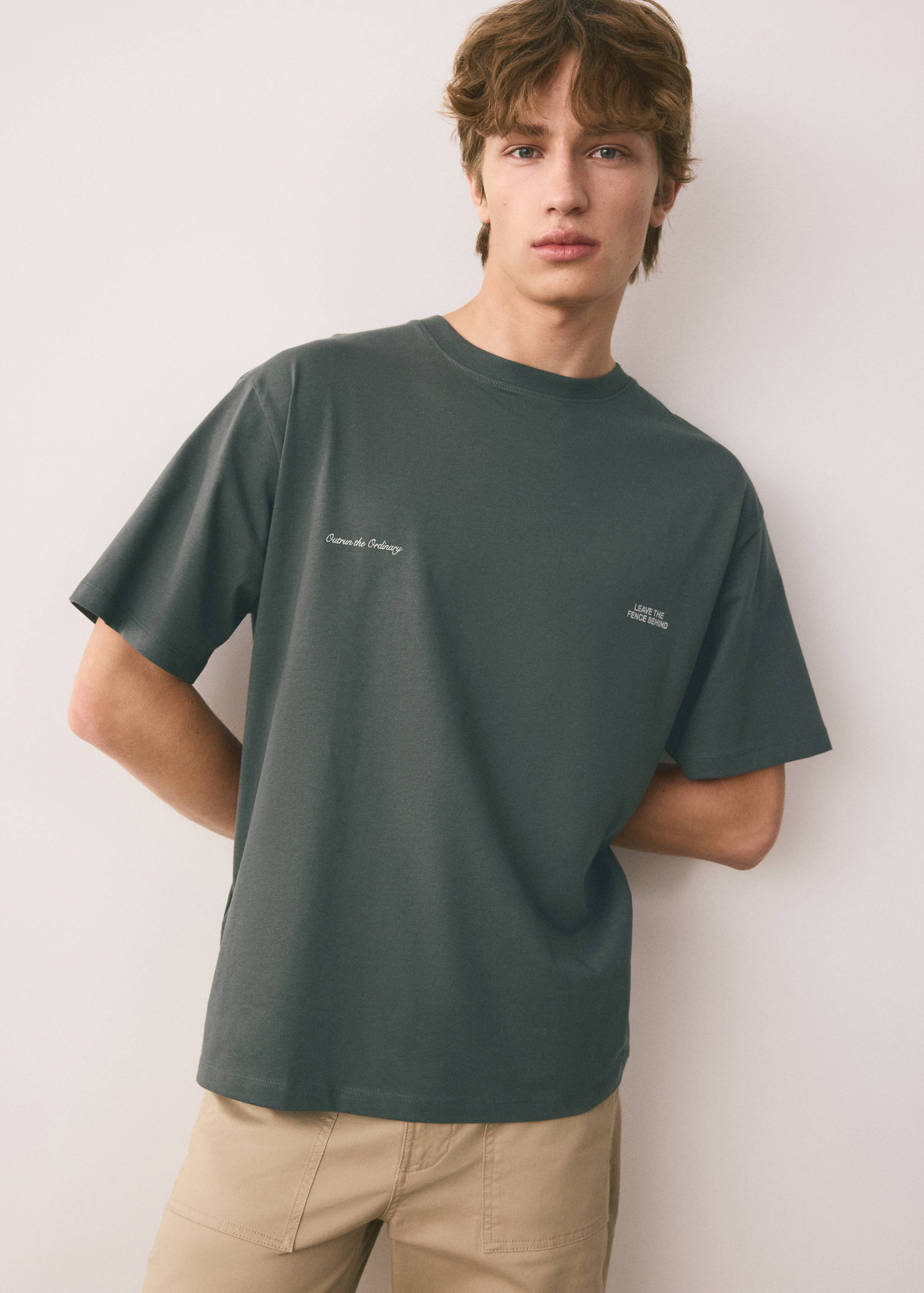 100% cotton embroidered t-shirt - Medium plane
