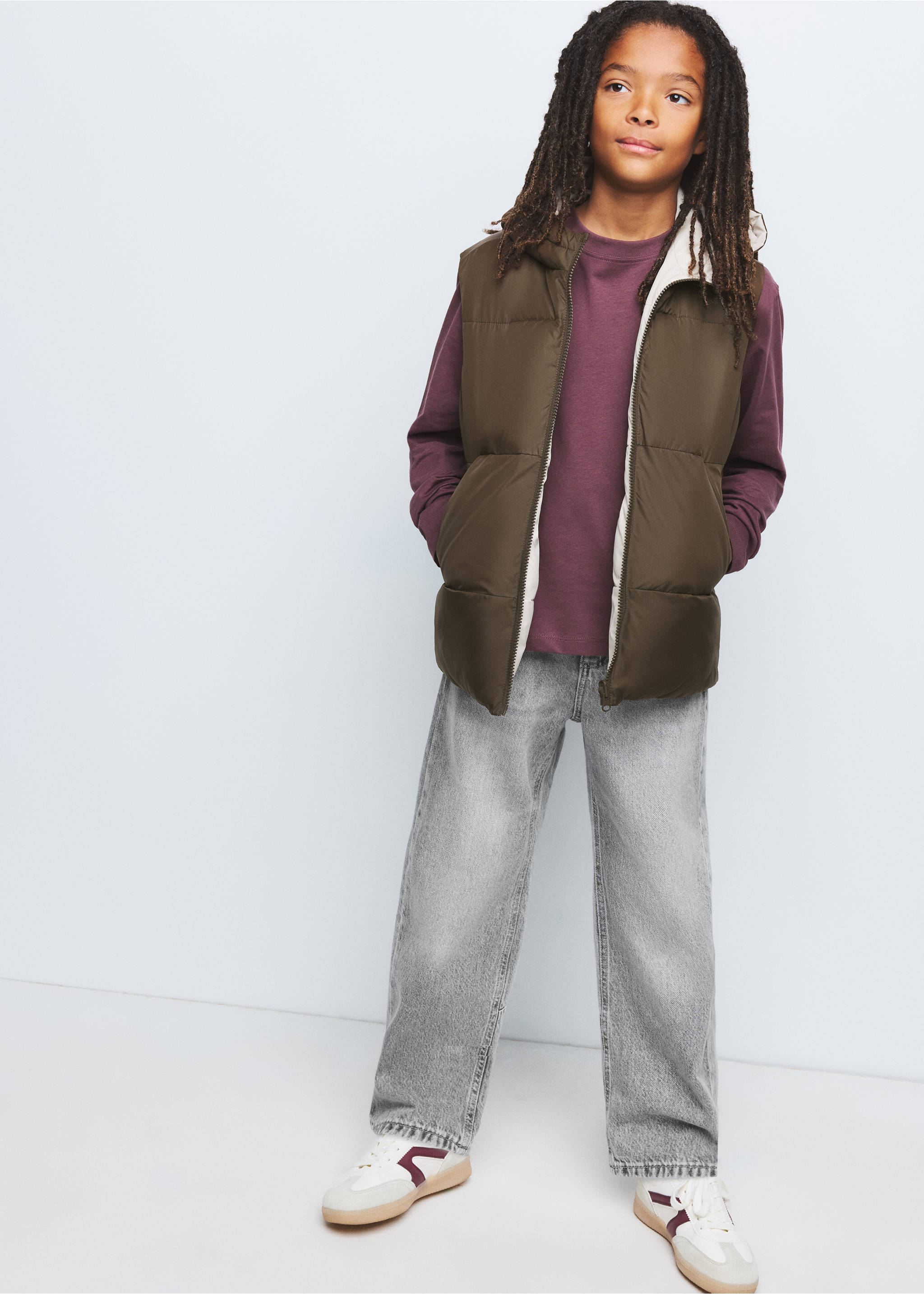 Omkeerbare bodywarmer met capuchon - Overzichtstekening, Bruin. Ref: 37055149-00.