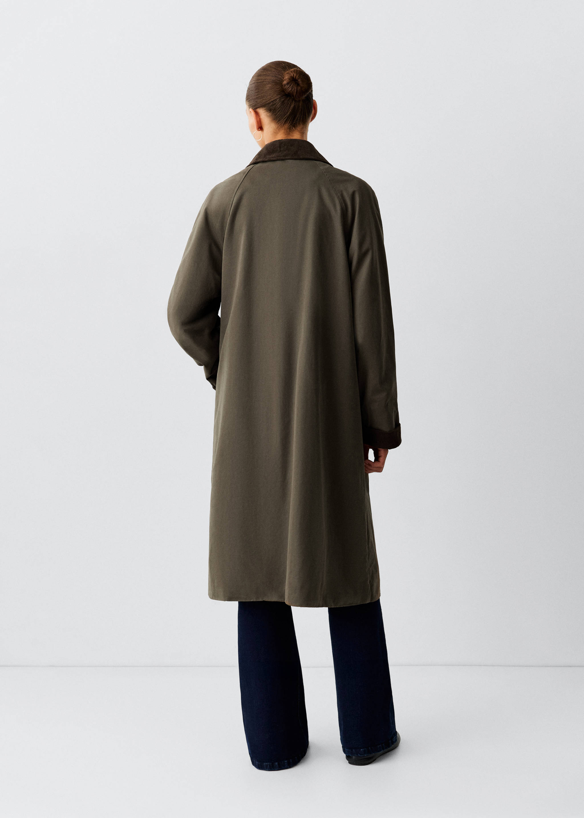 Long cotton trench coat with corduroy collar - Reverse of the article
