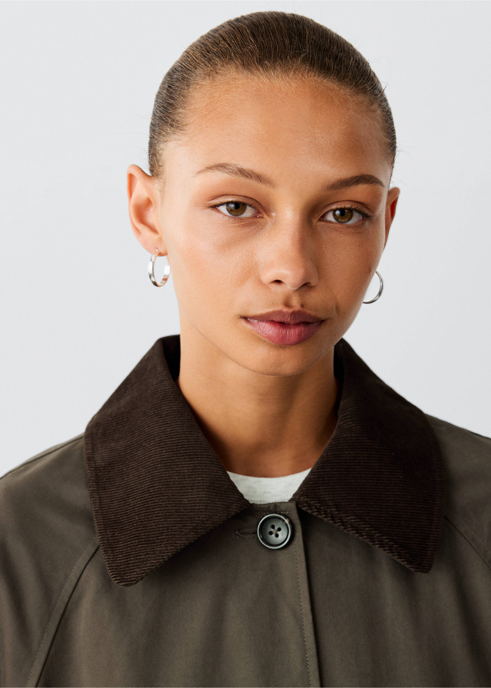 Long cotton trench coat with corduroy collar - Details of the article 1, Dark Green. Ref: 37055151-00.