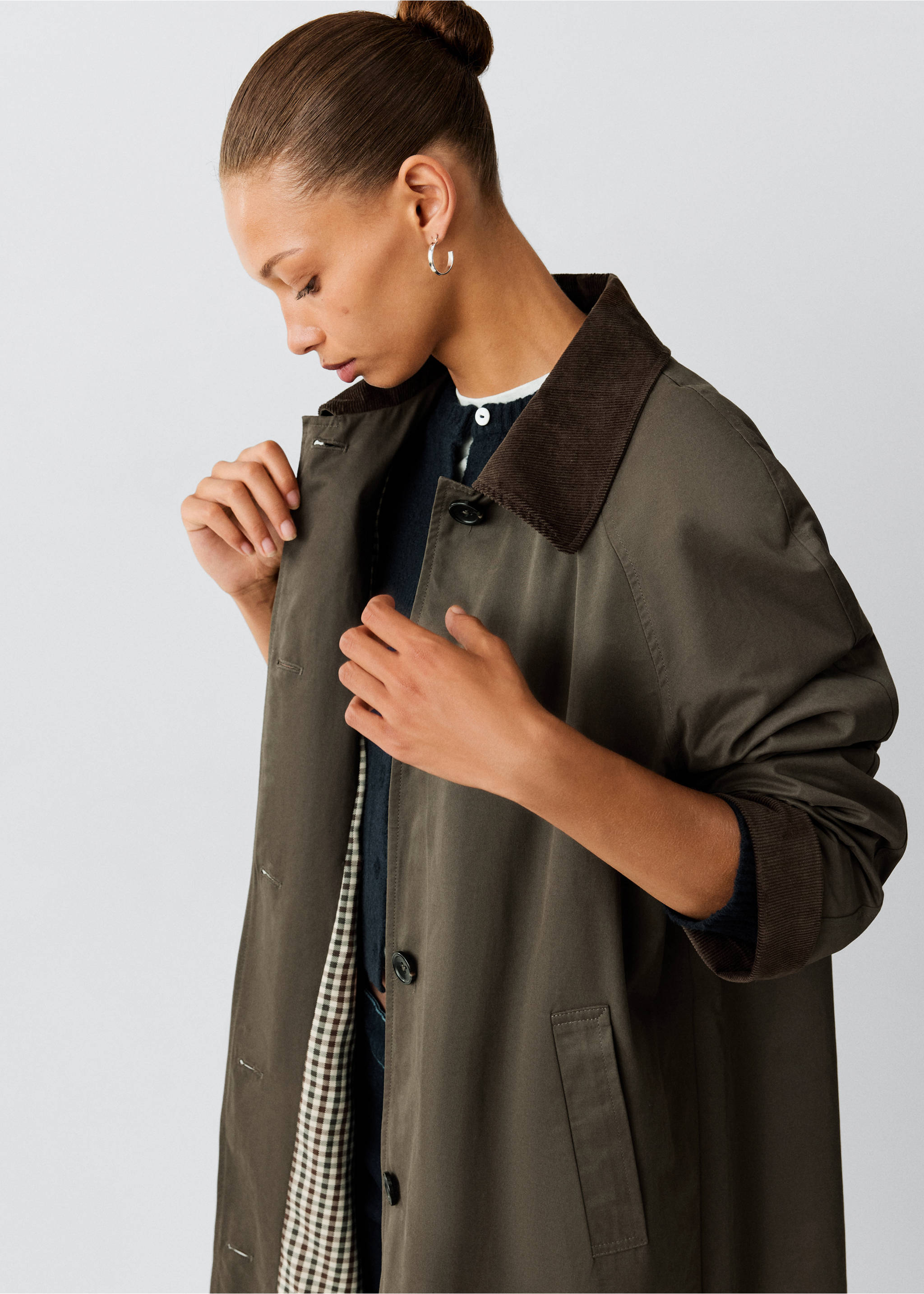 Long cotton trench coat with corduroy collar - Details of the article 3, Dark Green. Ref: 37055151-00.