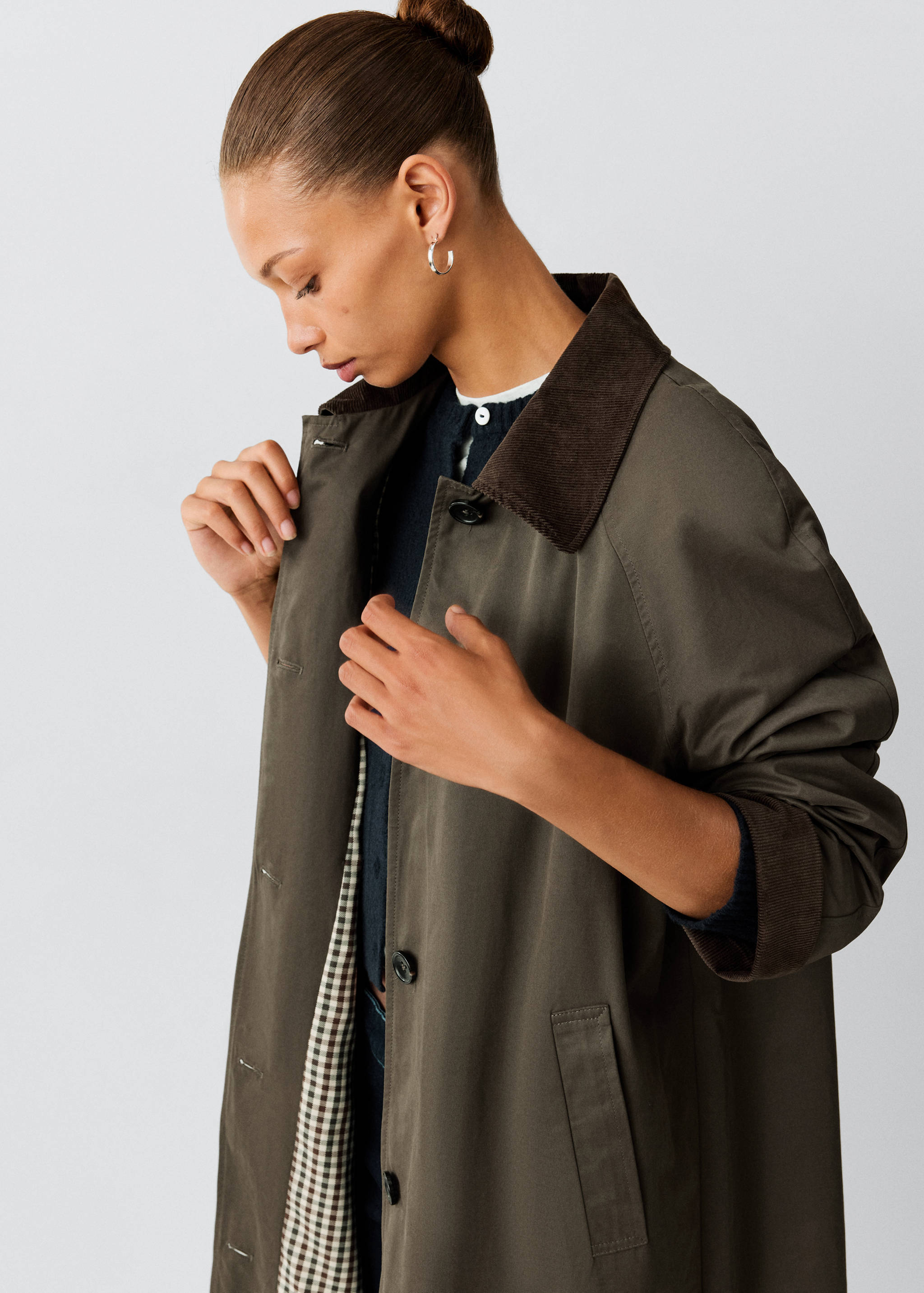 Long cotton trench coat with corduroy collar - Details of the article 3