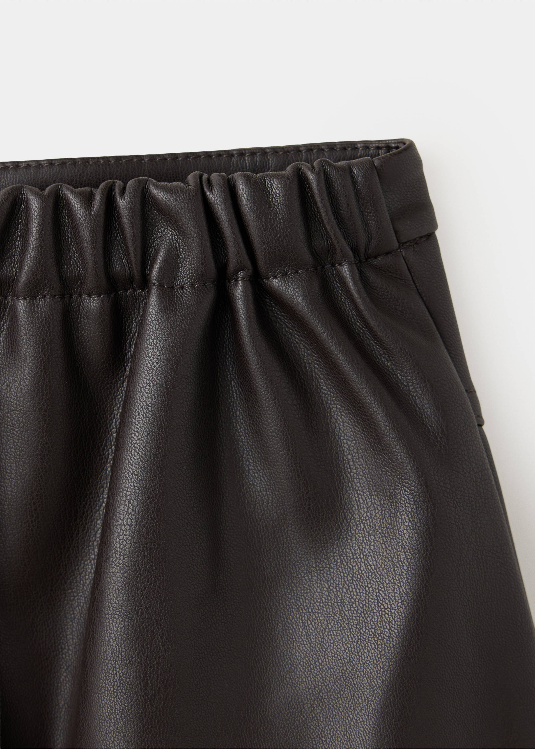 Pleated faux leather skirt - Details of the article 8, Brown. Ref: 37055165-00.