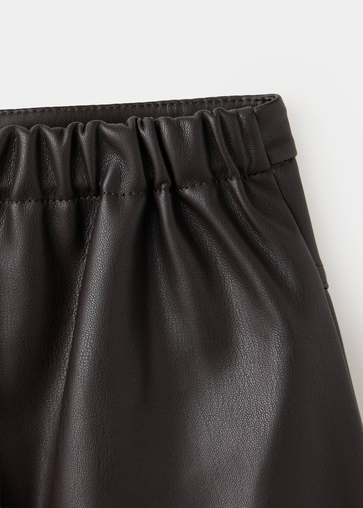 Pleated faux leather skirt — Brown