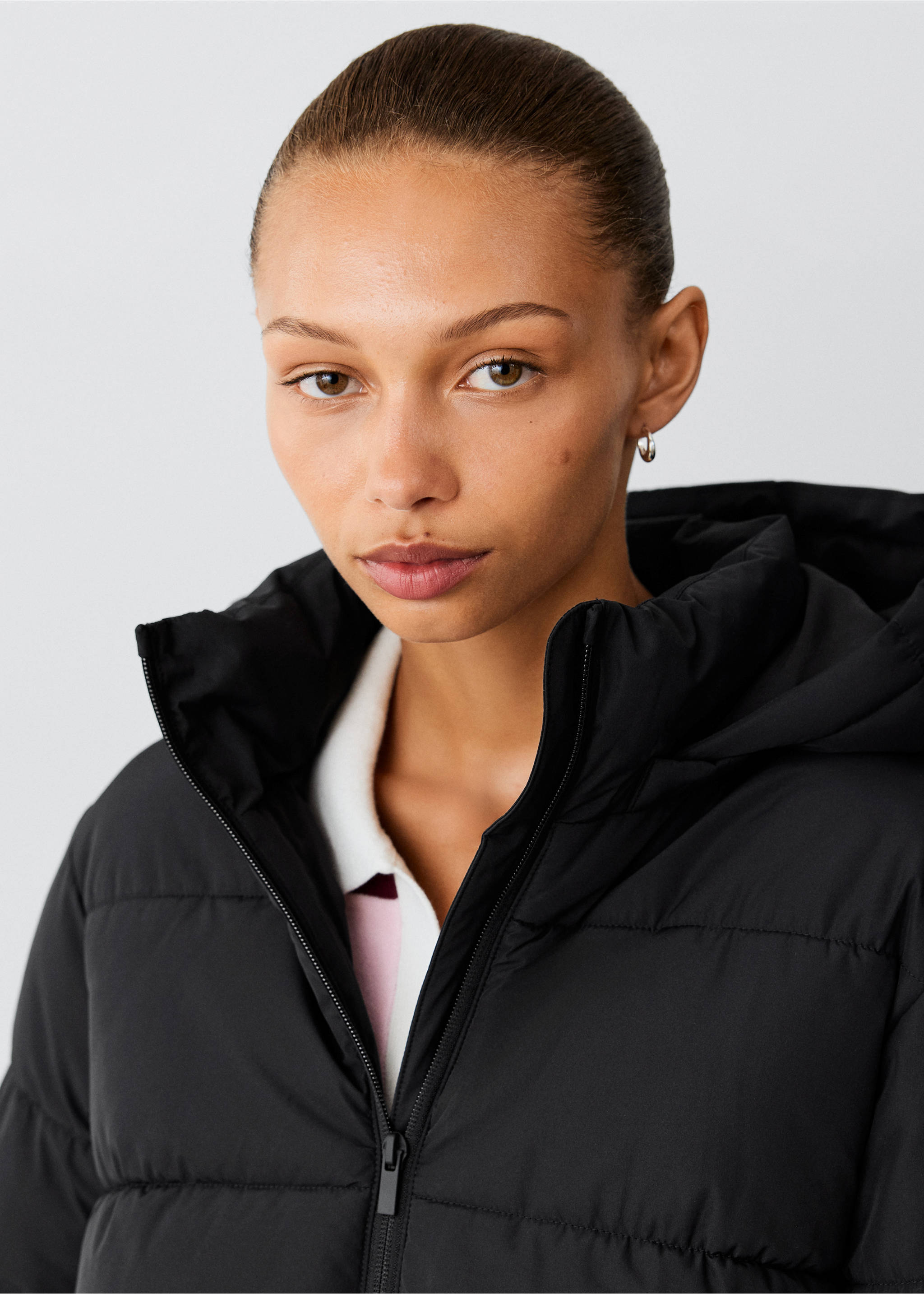 Hood puffer coat - Details of the article 1, Black. Ref: 37055166-00.