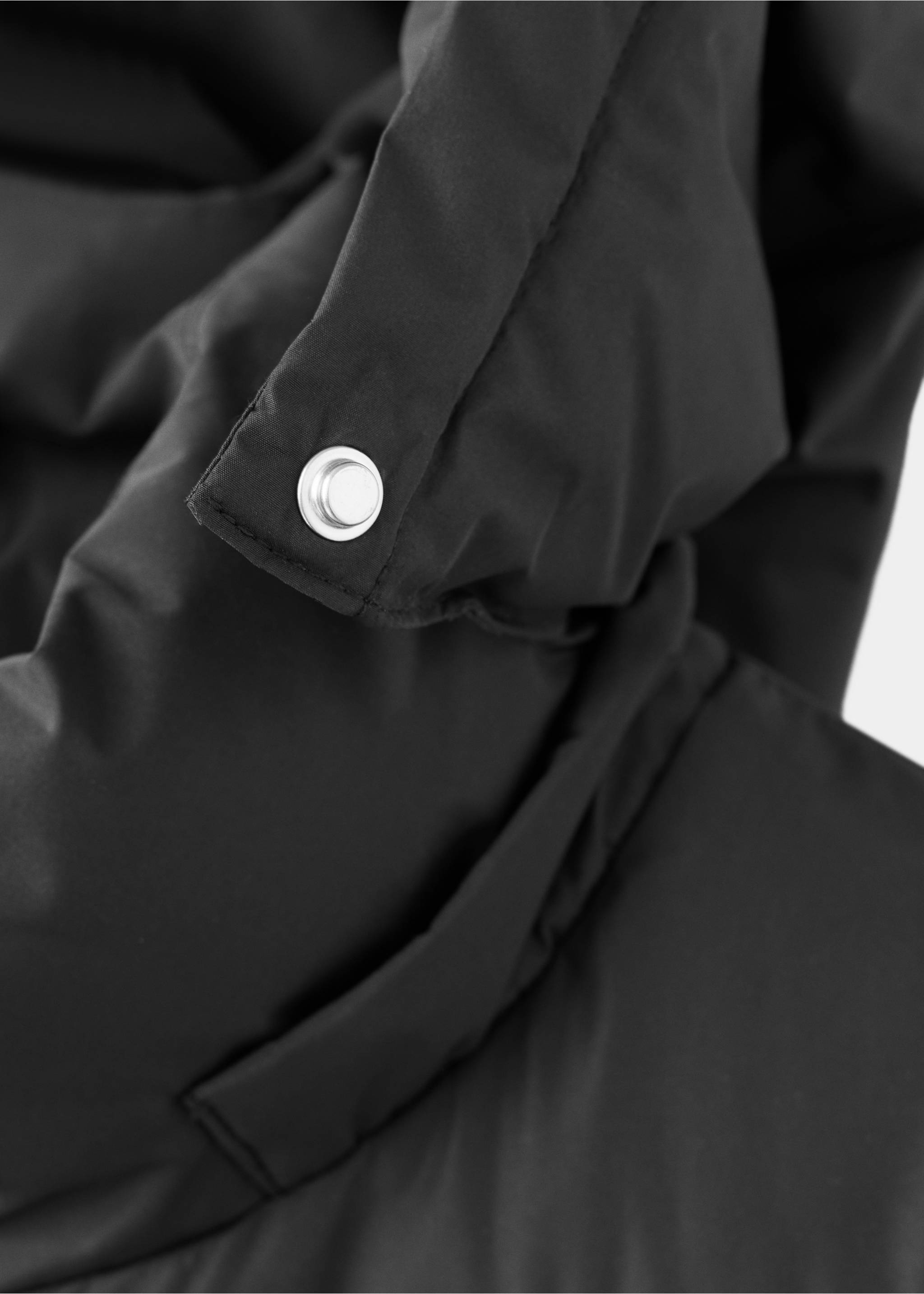 Hood puffer coat - Details of the article 8, Black. Ref: 37055166-00.