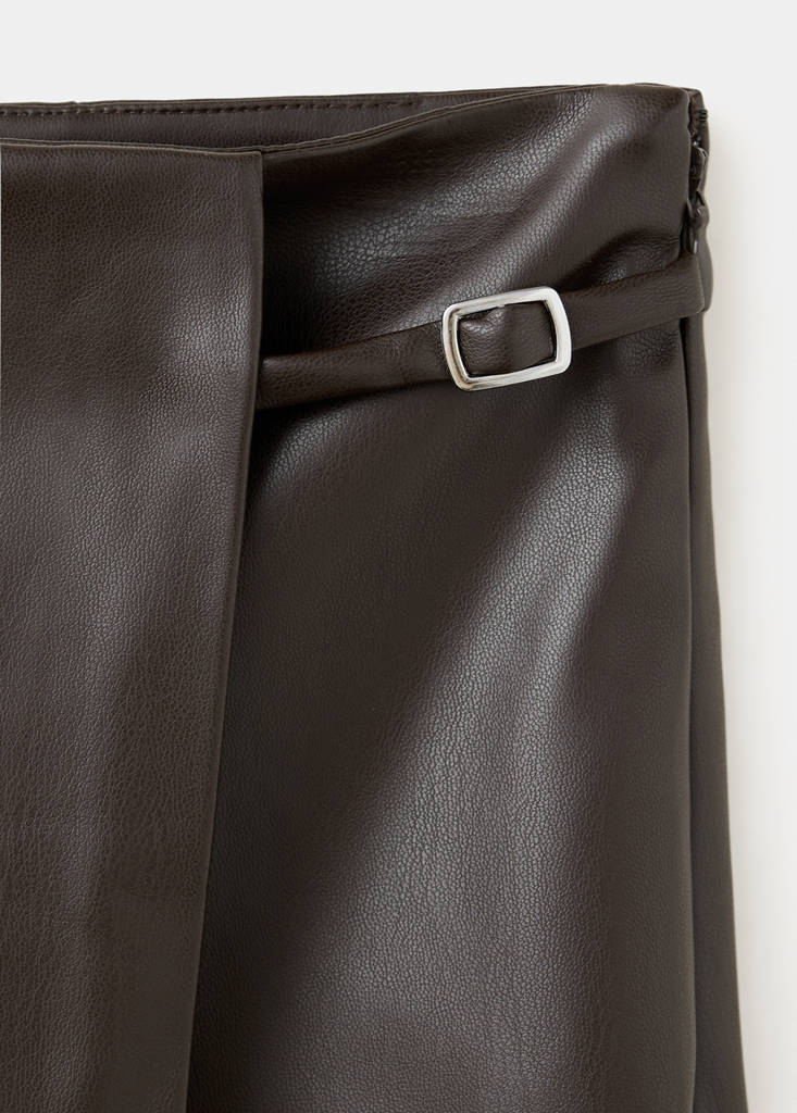 Faux leather skirt with buckle — Chocolate