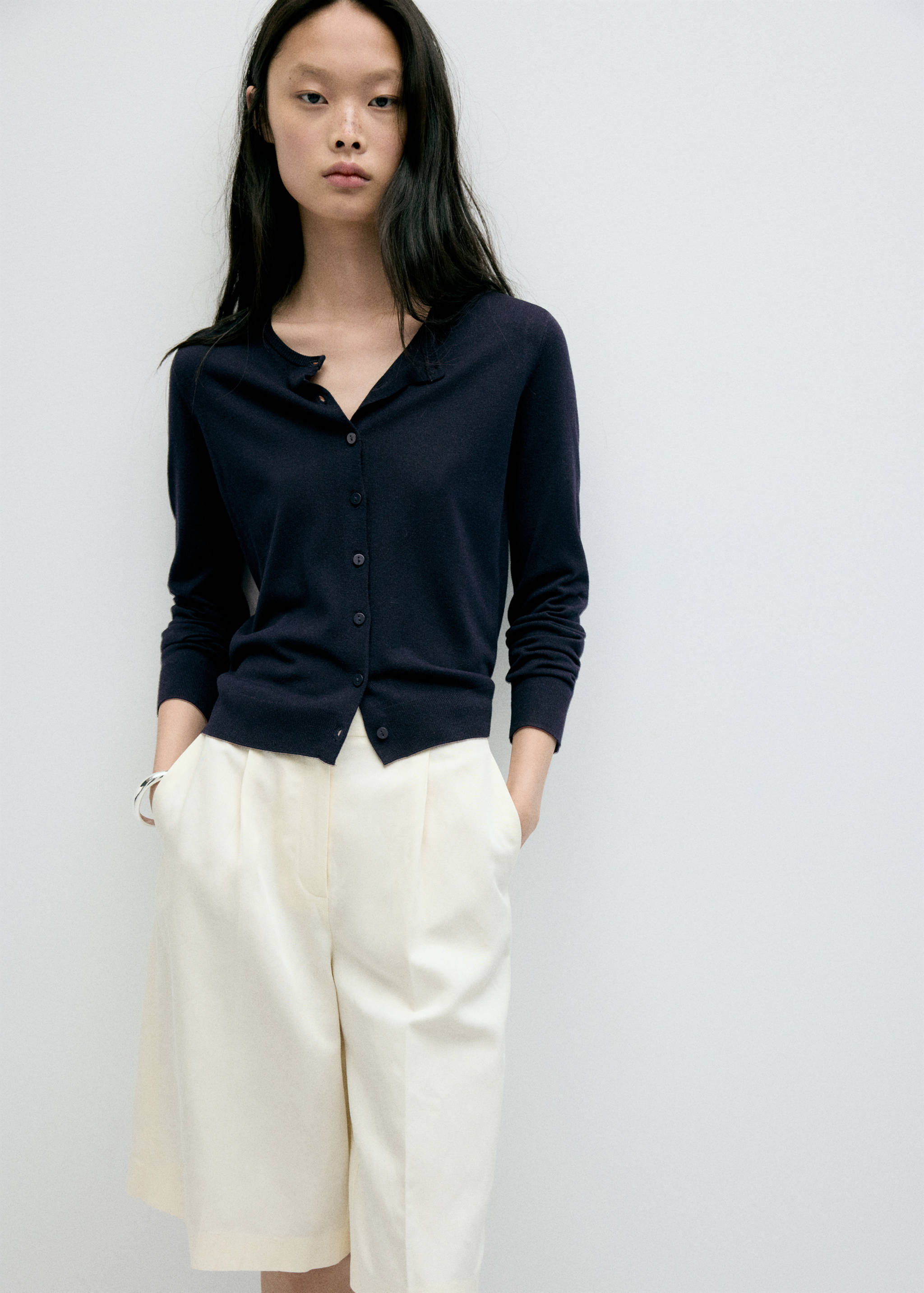 Knitted button cardigan - Medium plane
