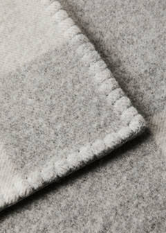 Wool blanket with scalloped edging — Grey 3