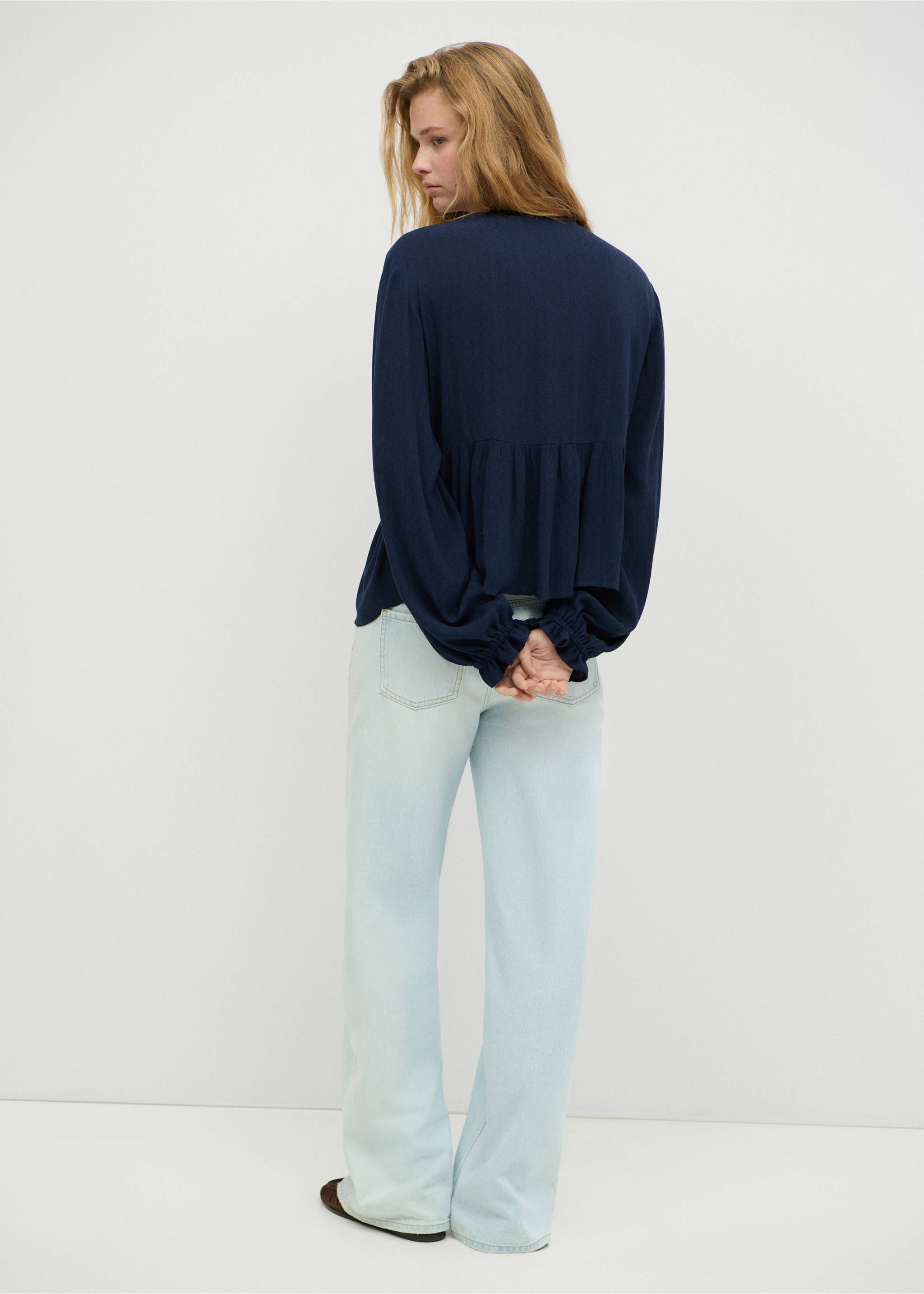 Blouse texturée col V - Verso de l’article, Bleu marine. Ref: 37055844-00.