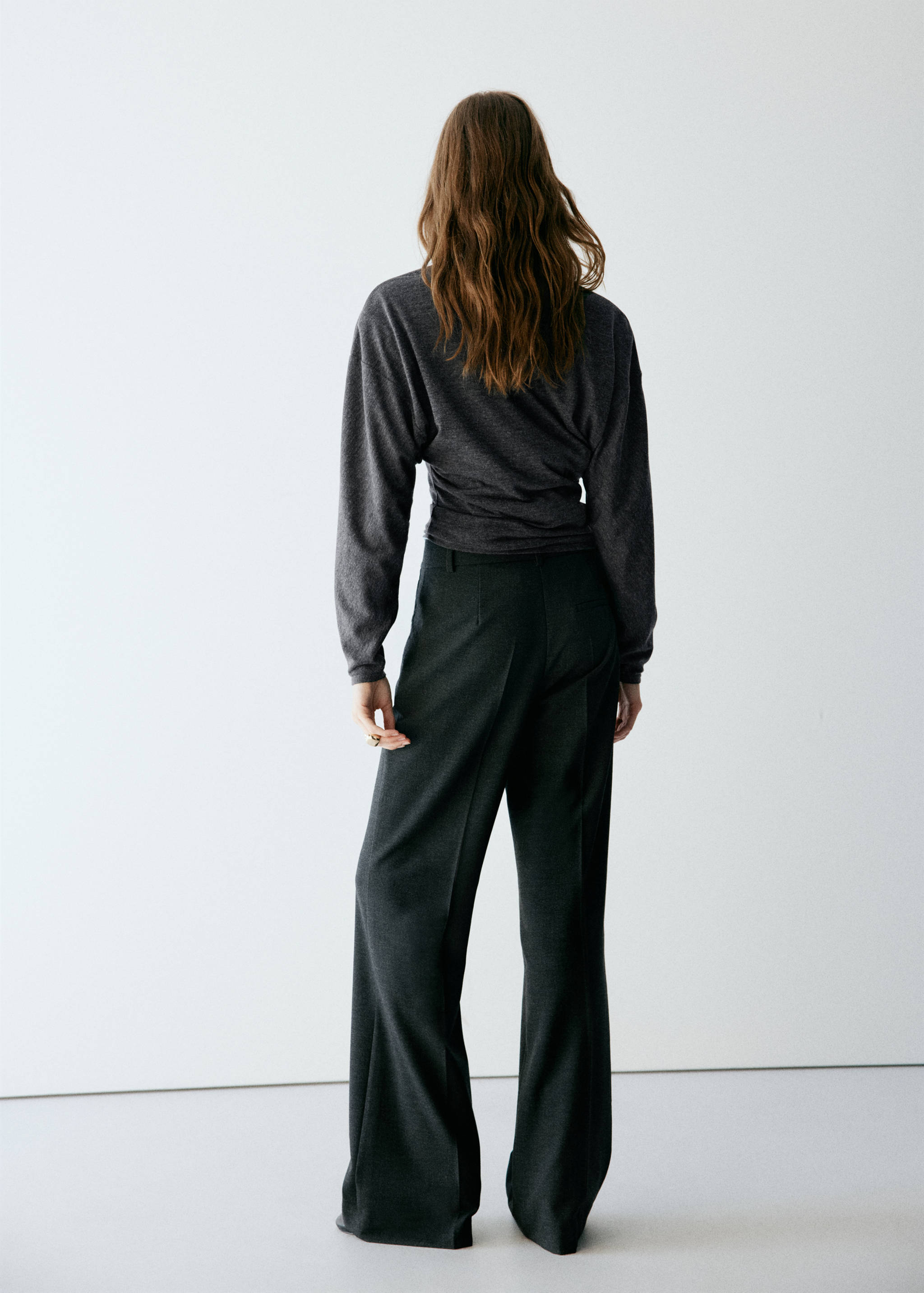 Buttoned knit sweater - Reverse of the article