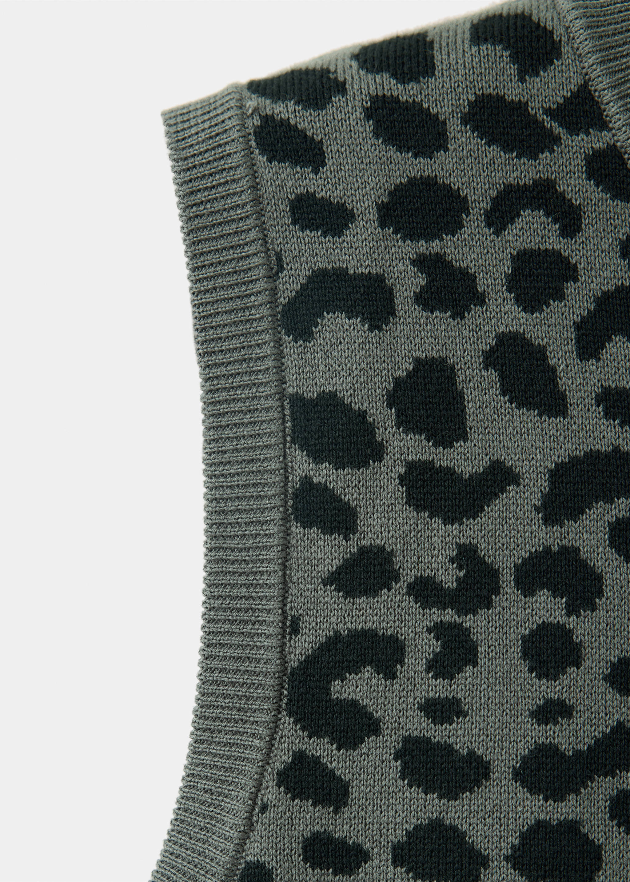 Printed knit top - Details of the article 0, Charcoal. Ref: 37055853-00.