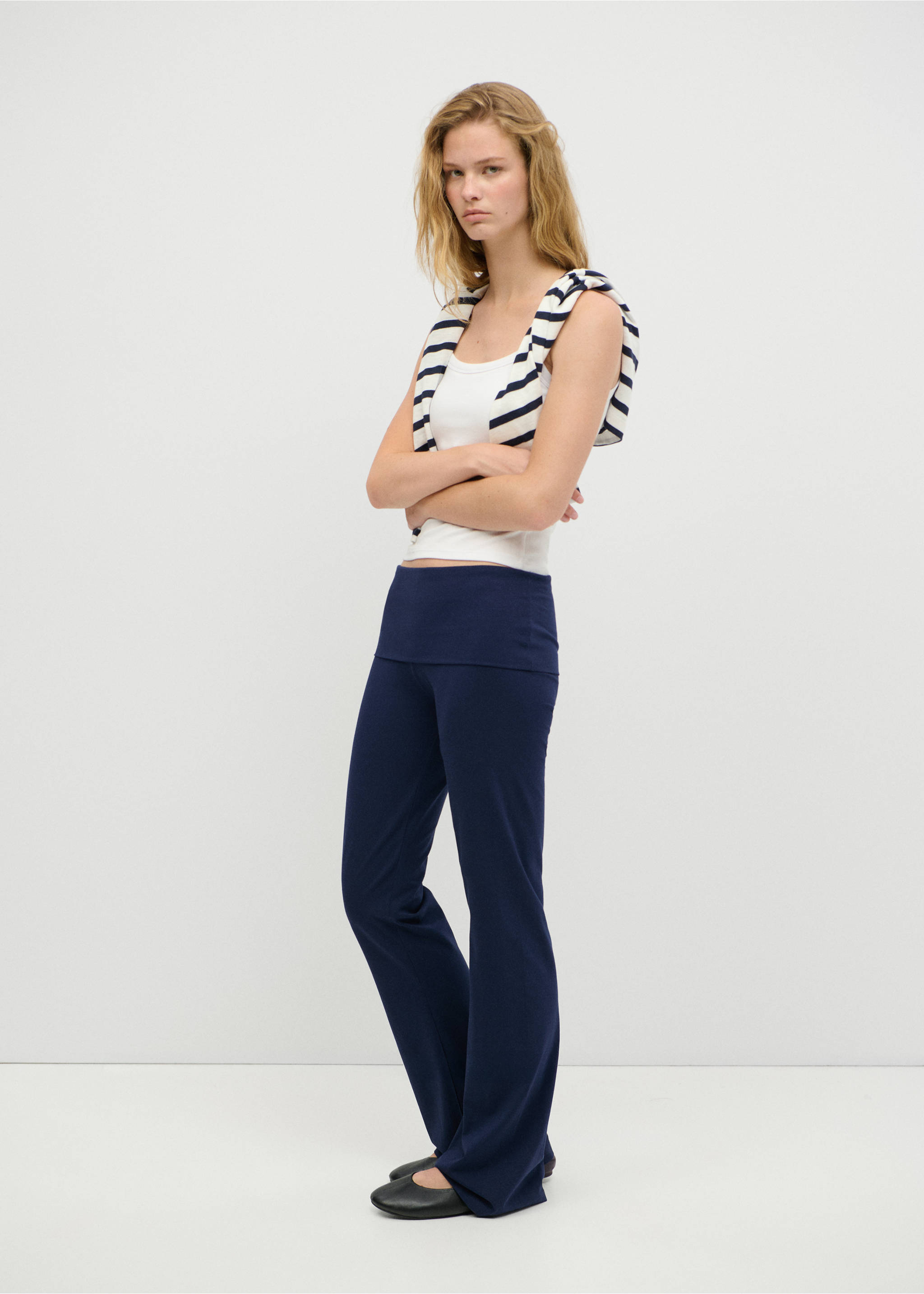 Pantalon taille retournée - Plan moyen, Bleu marine. Ref: 37055860-00.