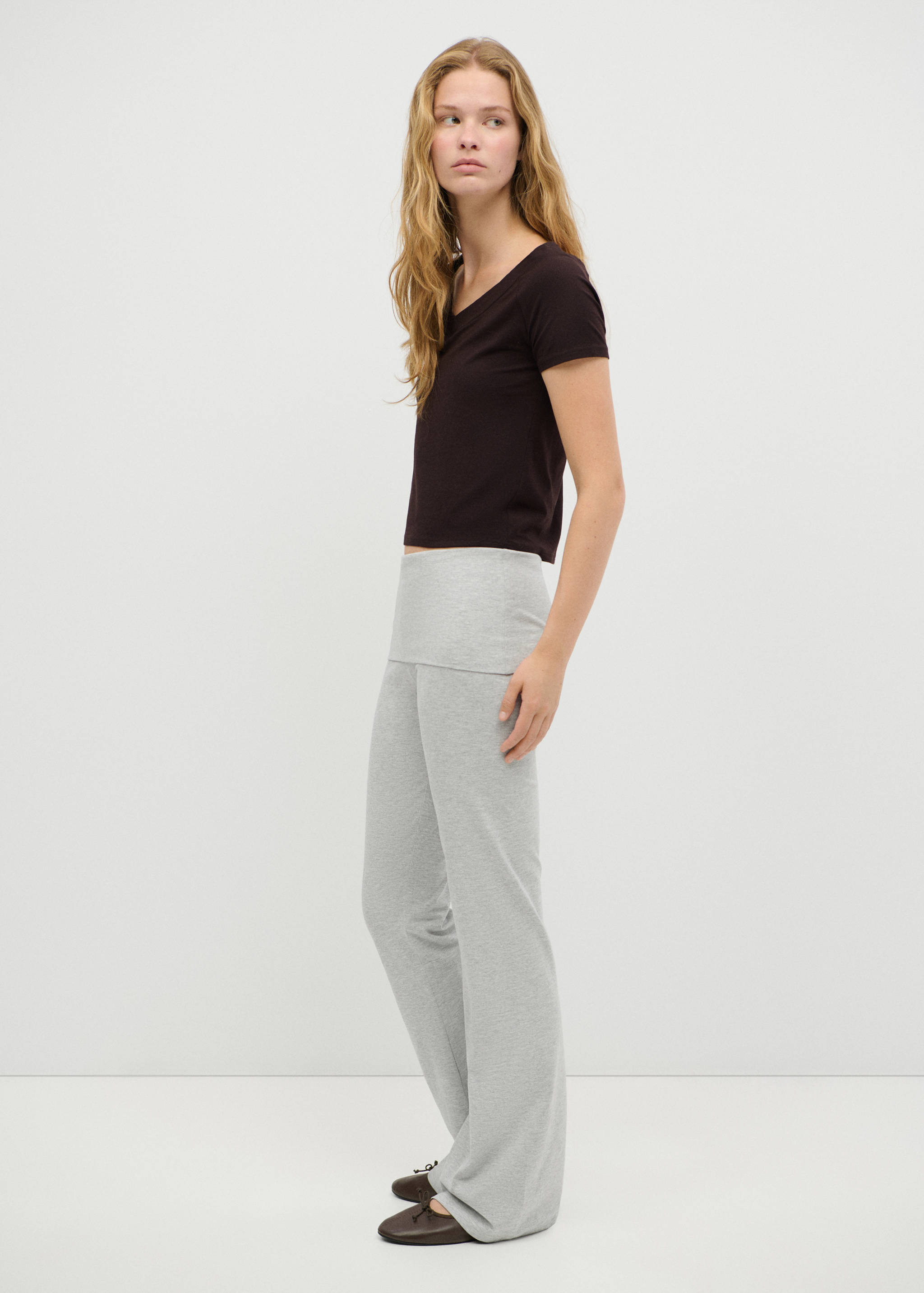 Pantalon taille retournée - Plan moyen