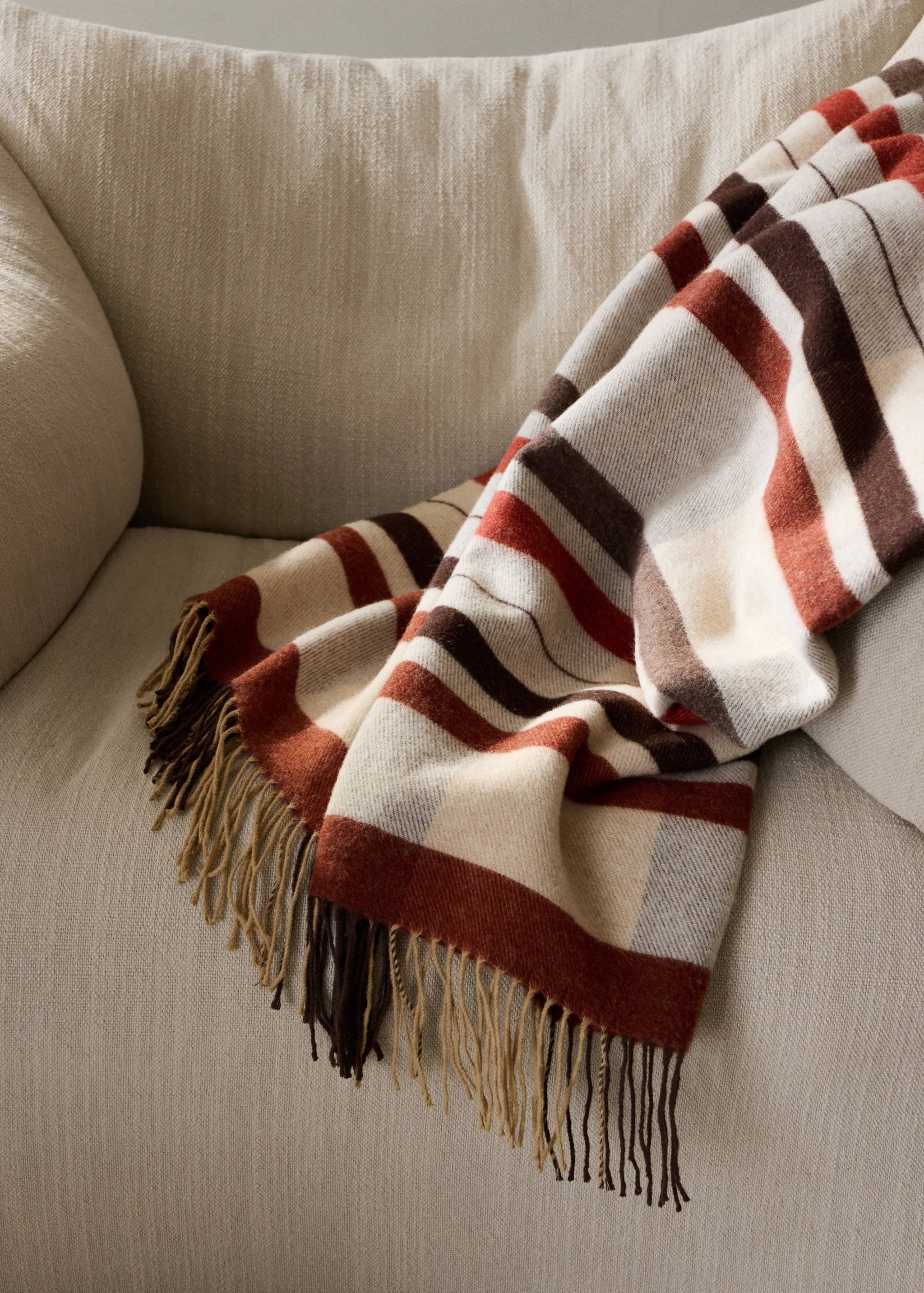 Striped wool blanket with fringe detail - General plane