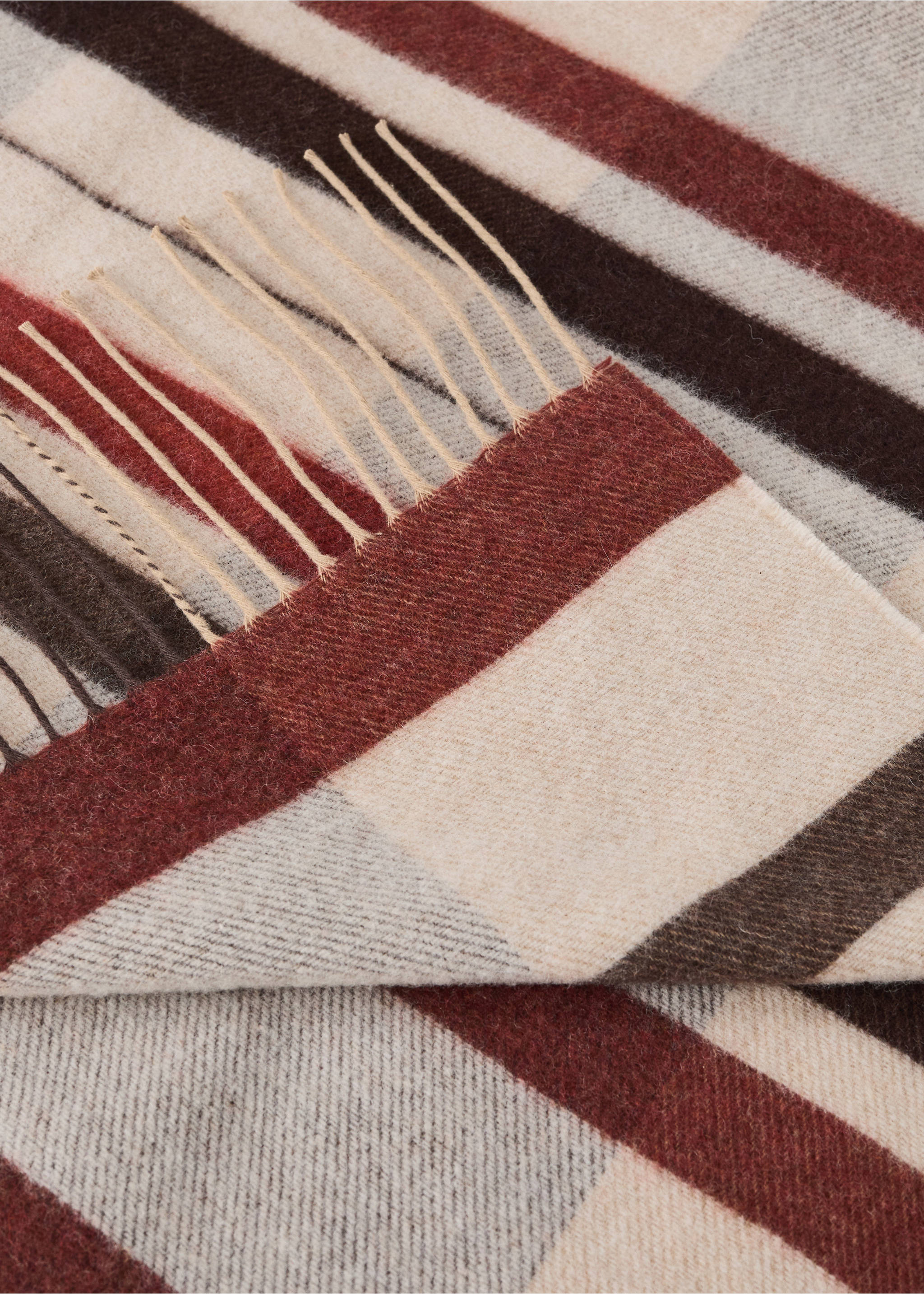 Striped wool blanket with fringe detail - Details of the article 2, Russet. Ref: 37055864-00.