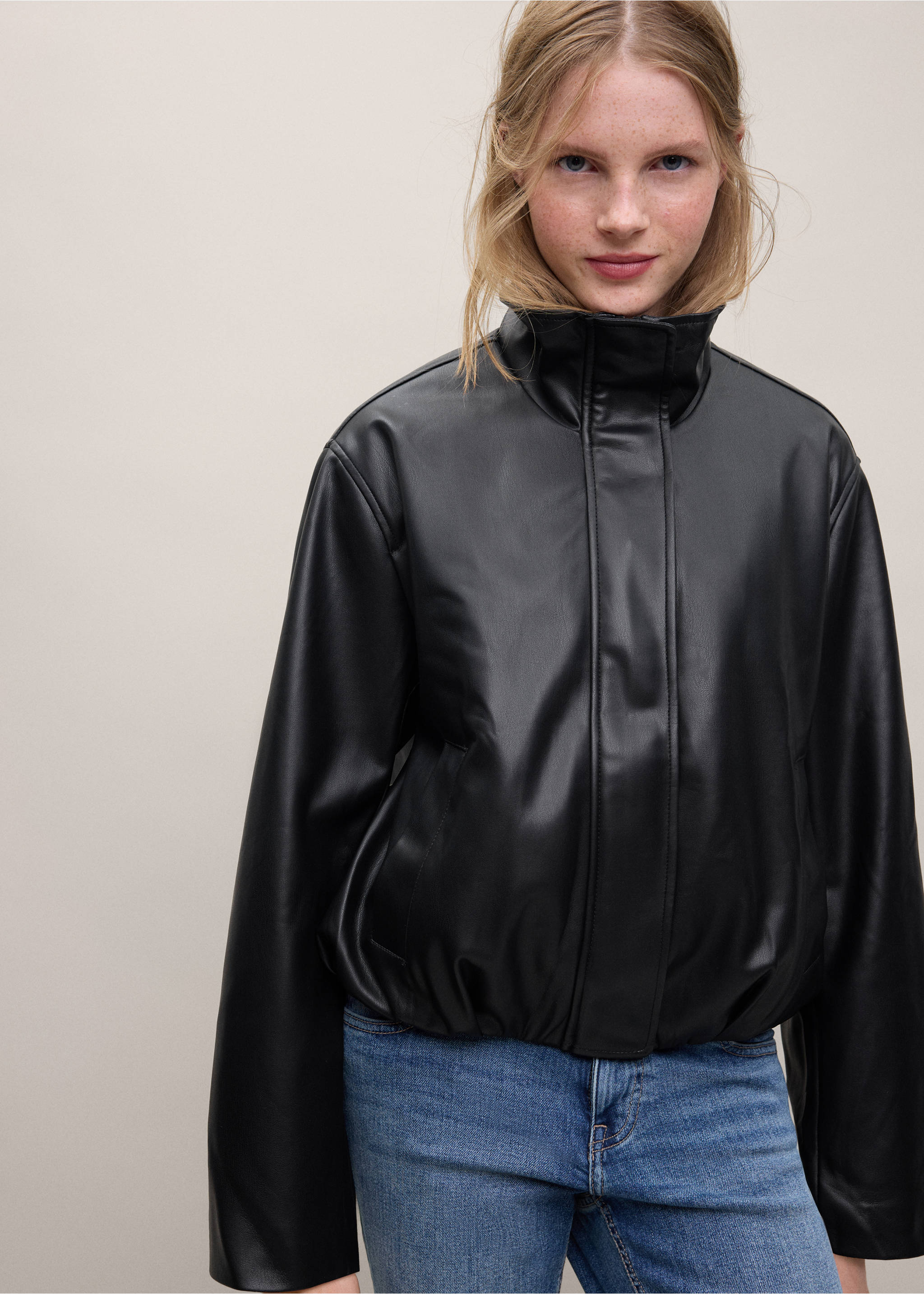 Funnel neck jacket with pockets - Details of the article 3, Black. Ref: 37055868-00.