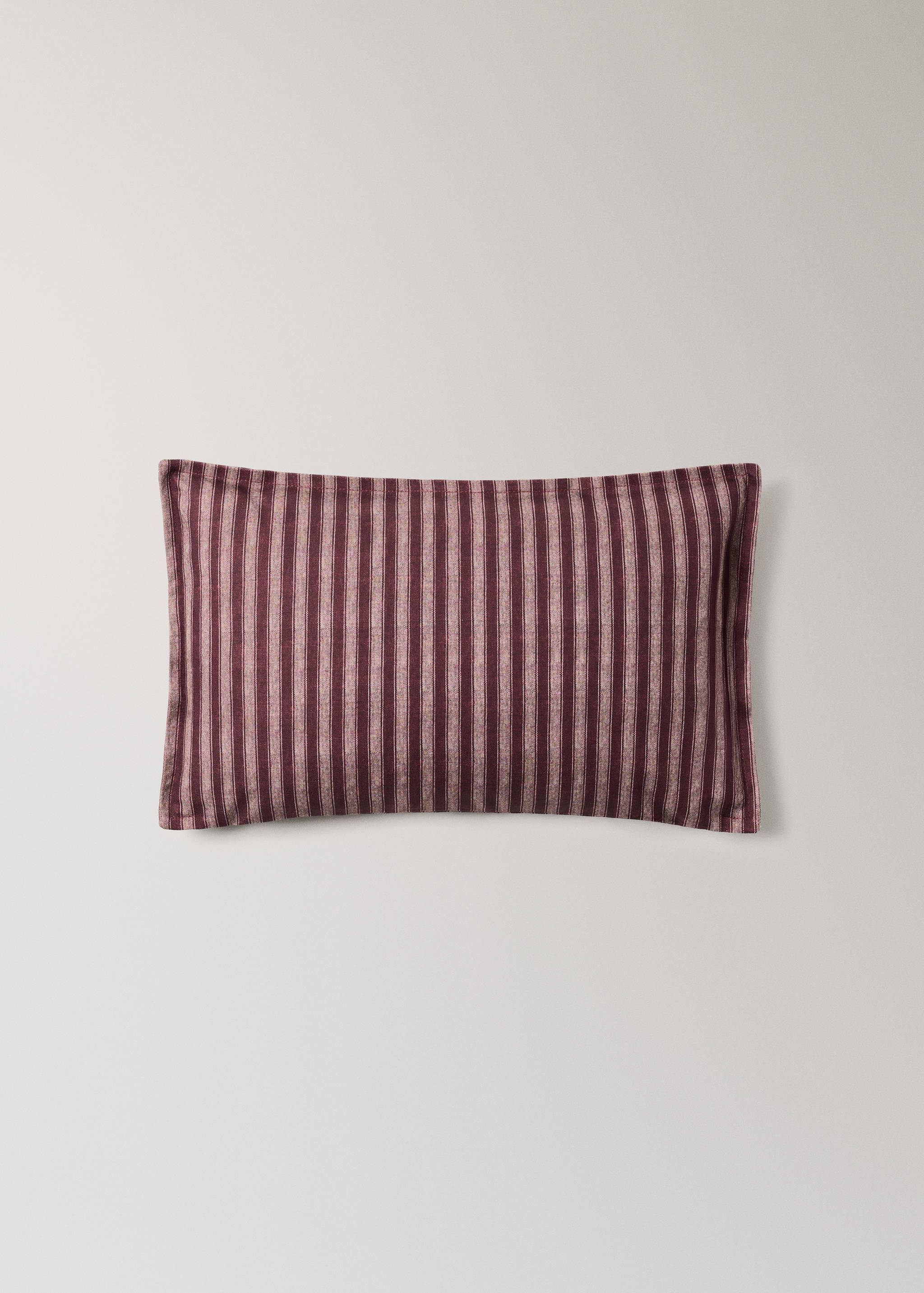 Randigt kuddfodral i bomull 30x50 cm - Artikel utan modell