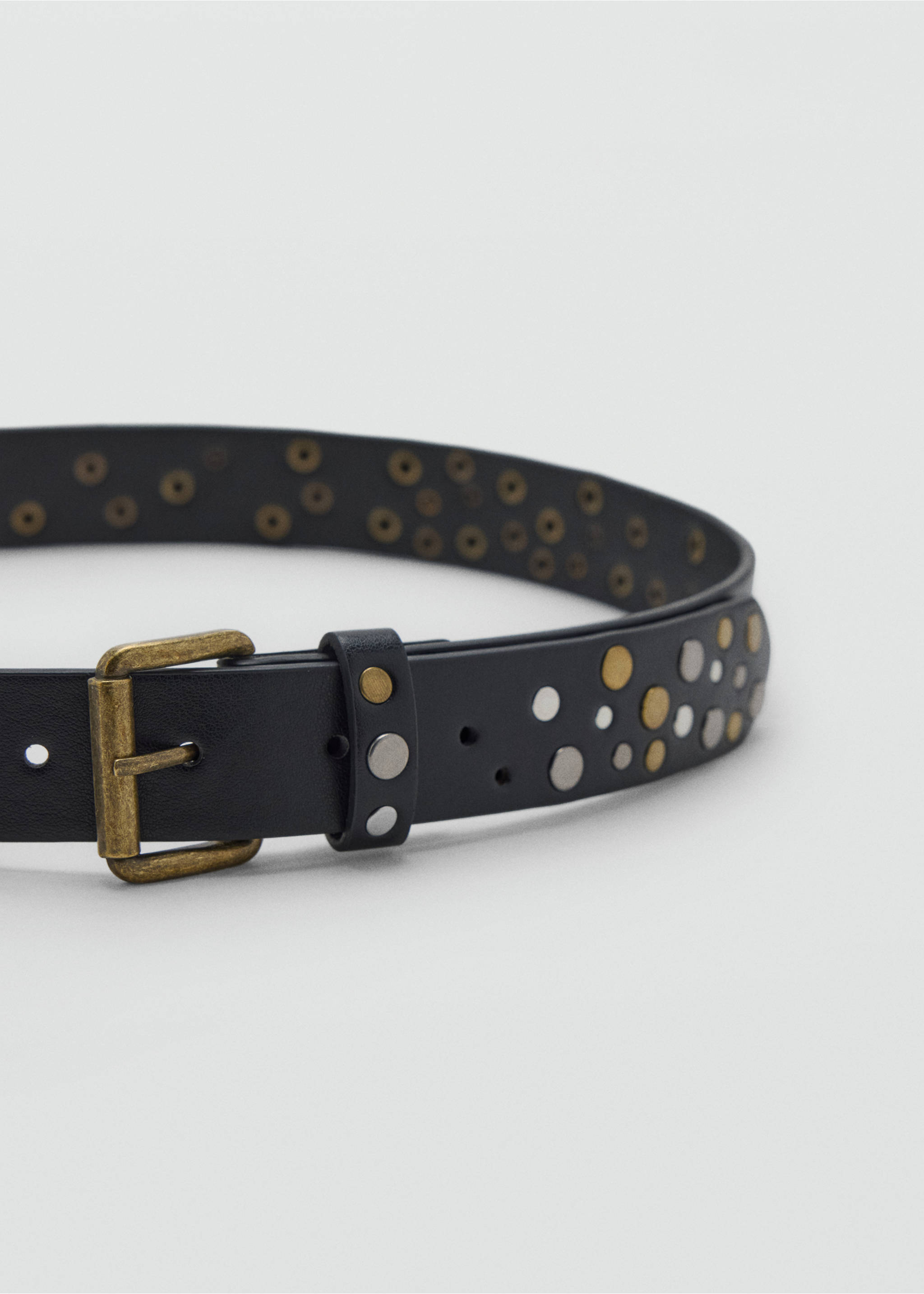 Studded belt - Medium plane, Black. Ref: 37055876-00.