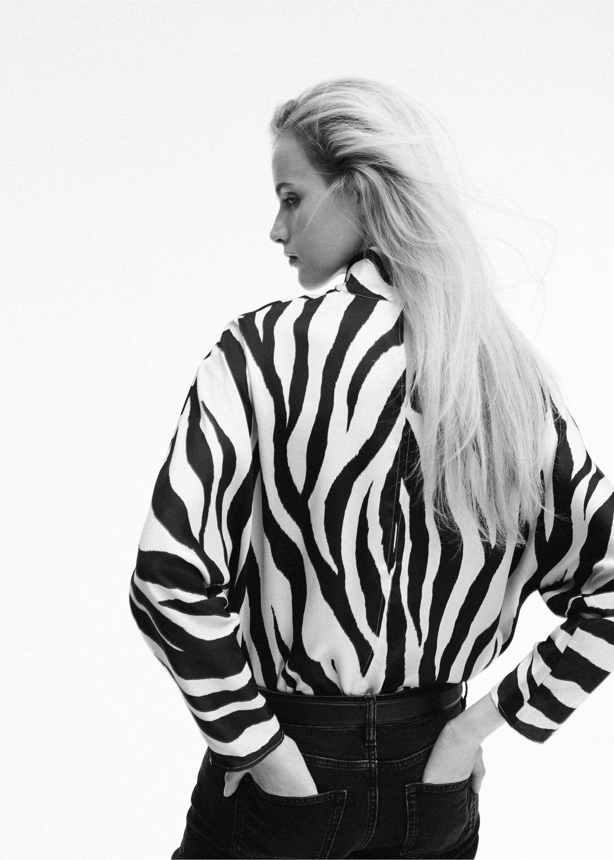 Straight high-neck blouse - Reverse of the article, Off White. Ref: 37055882-00.