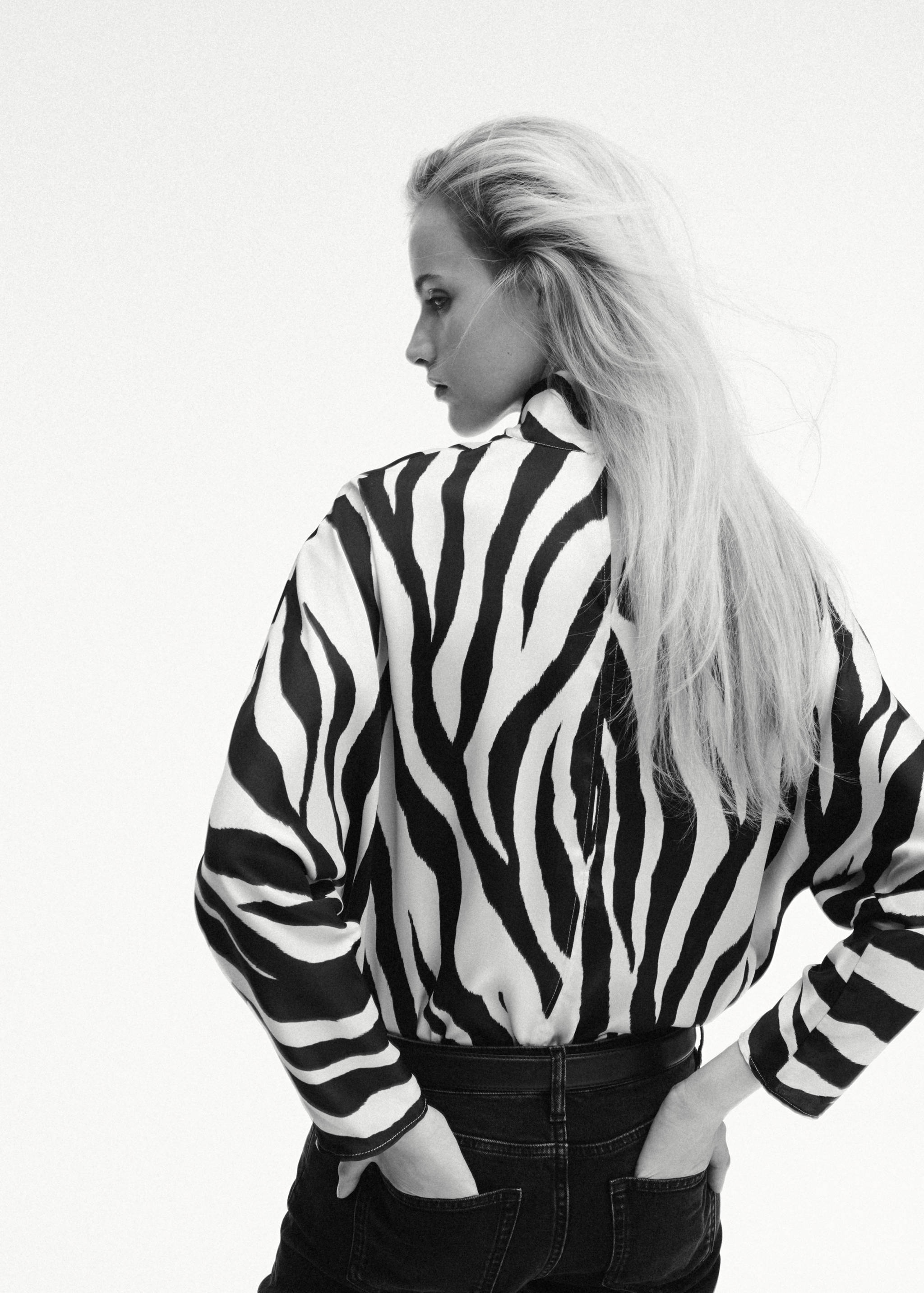 Straight high-neck blouse - Reverse of the article