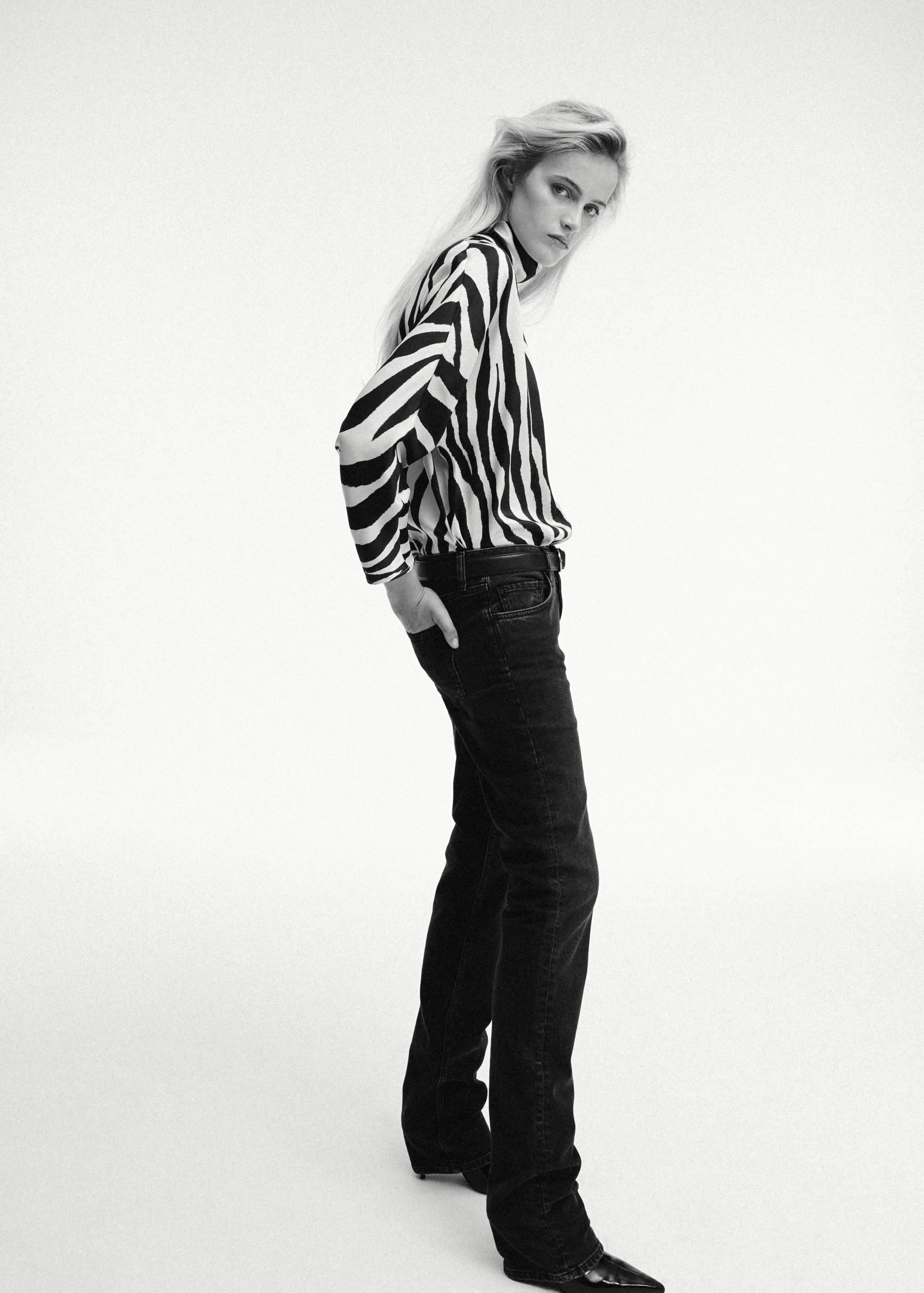 Straight high-neck blouse - Details of the article 1