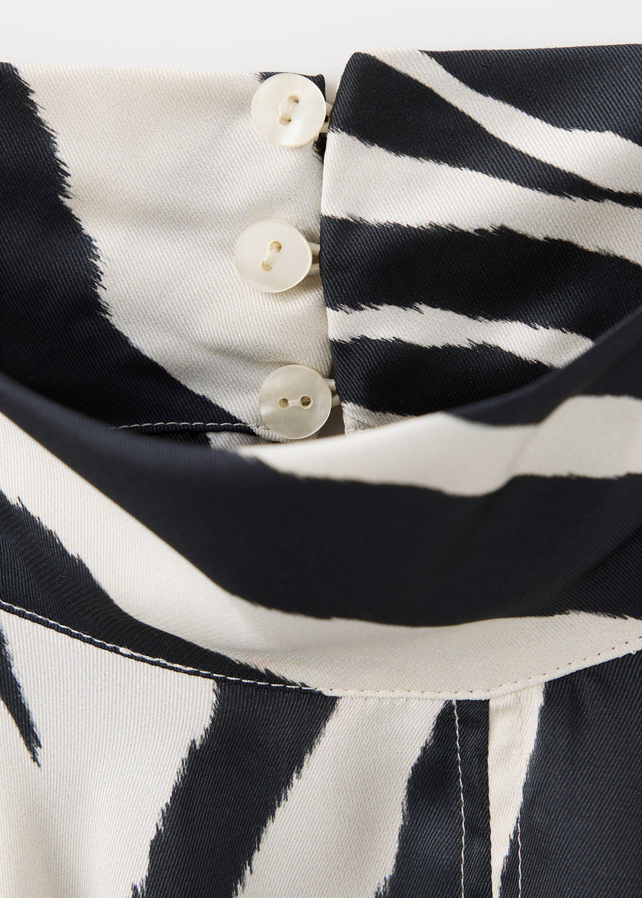 Blouse droite à col montant - Détail de l'article 8