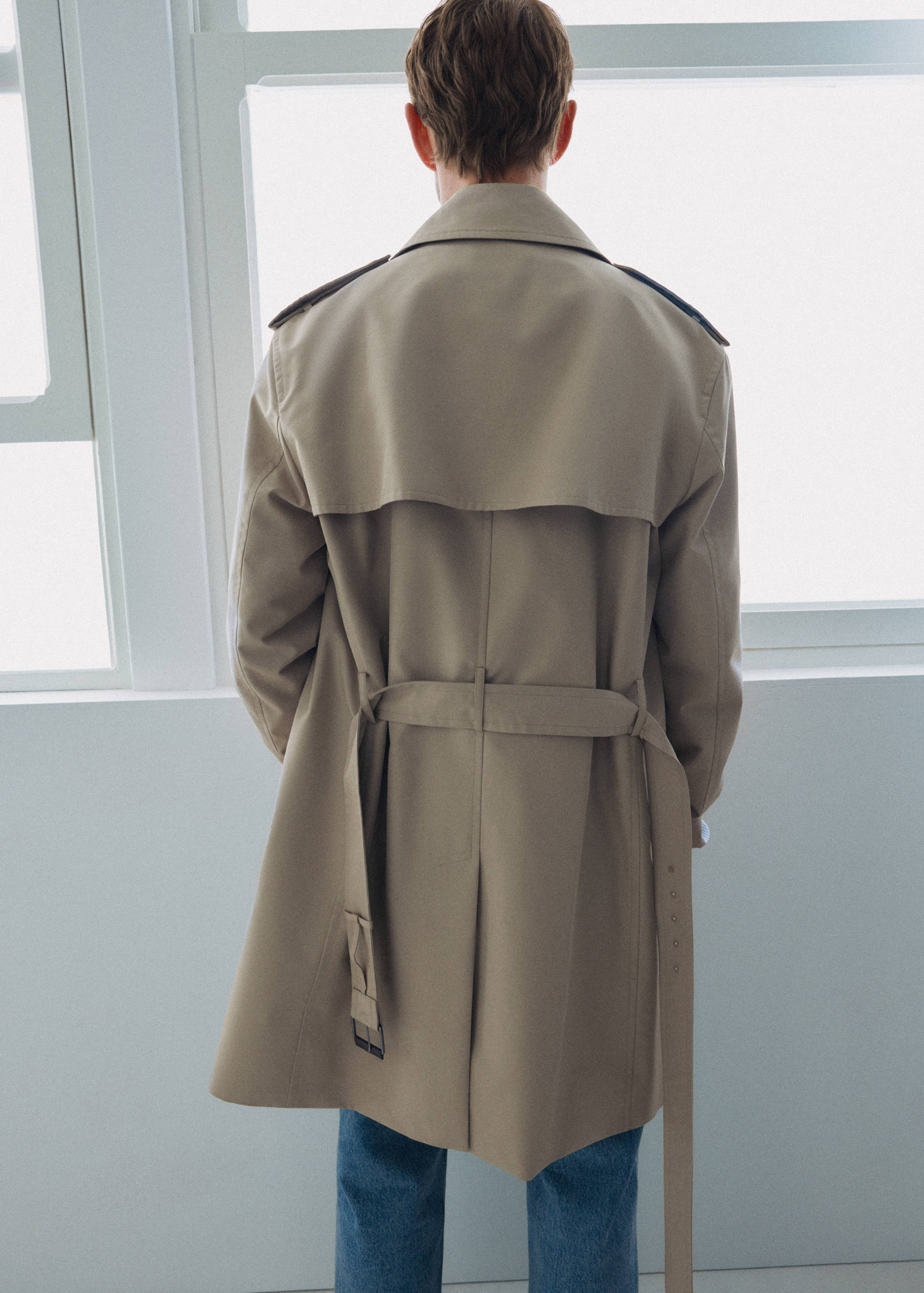 Water-repellent belted trench coat - Reverse of the article