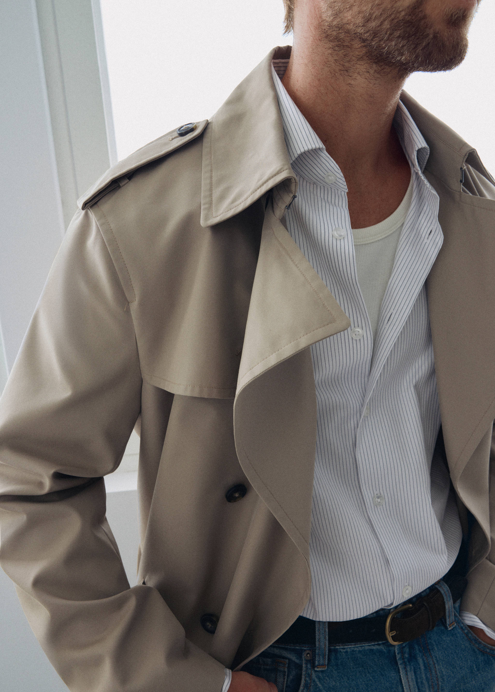 Water-repellent belted trench coat - Details of the article 1