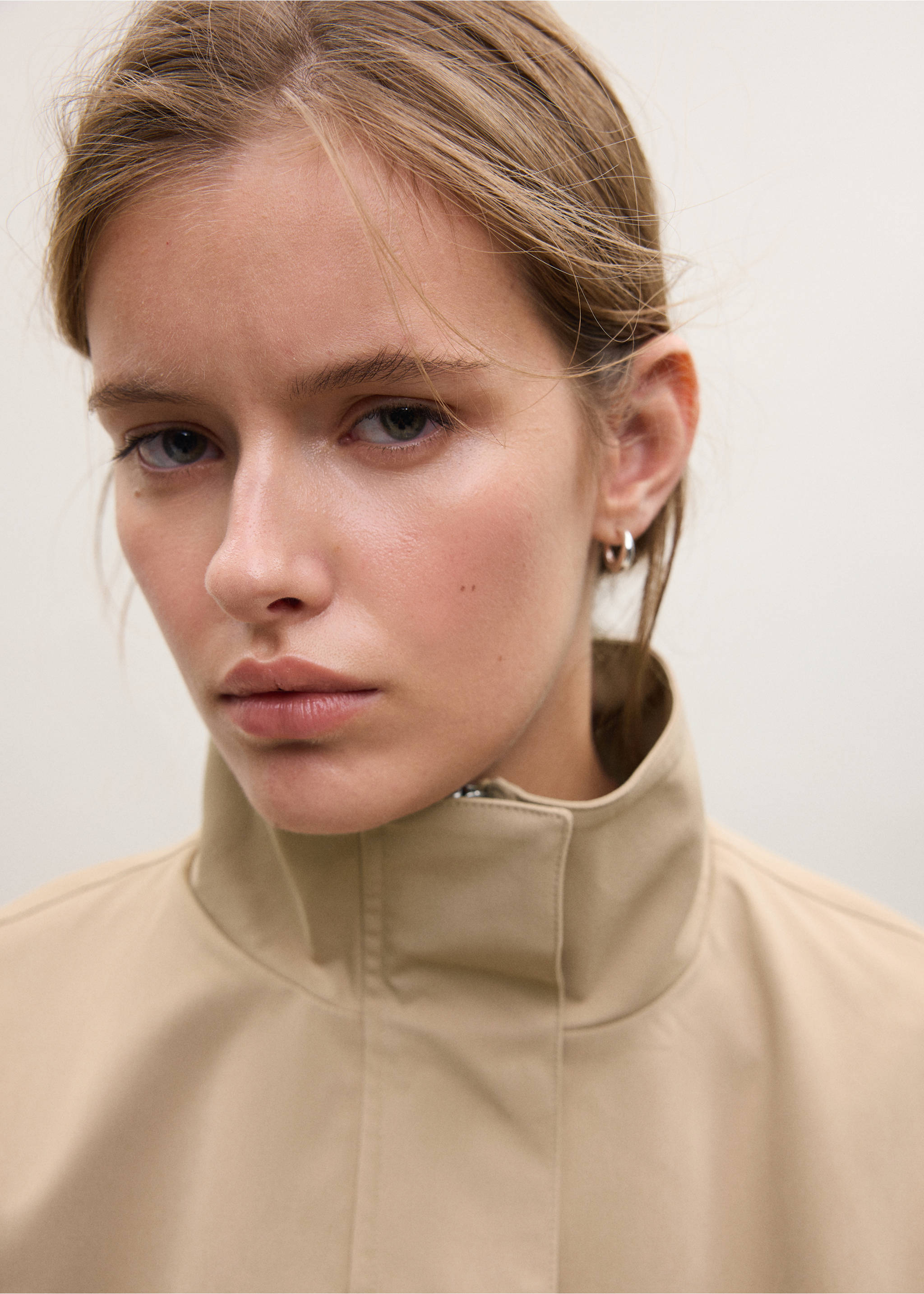 Bomber-style trench coat - Details of the article 1, Beige. Ref: 37055978-00.