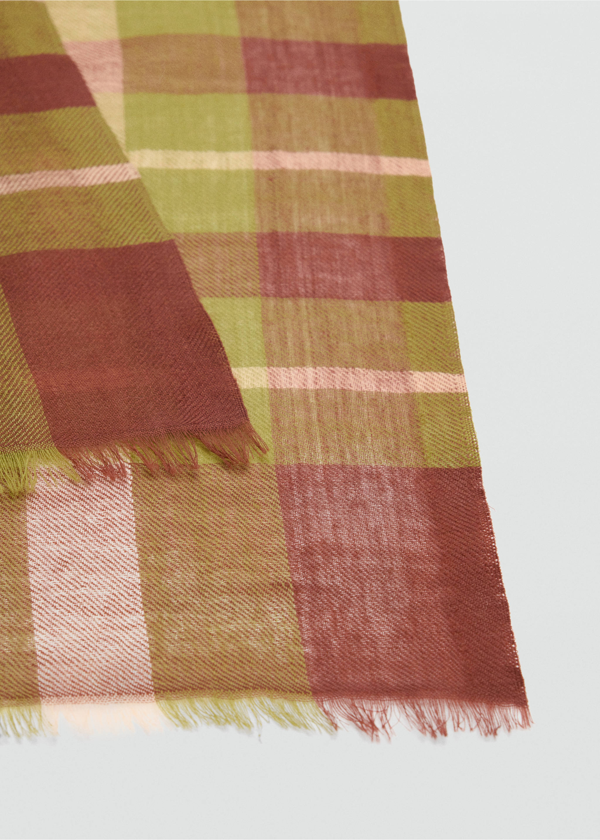 100% wool plaid scarf - Details of the article 1, Green. Ref: 37055984-00.